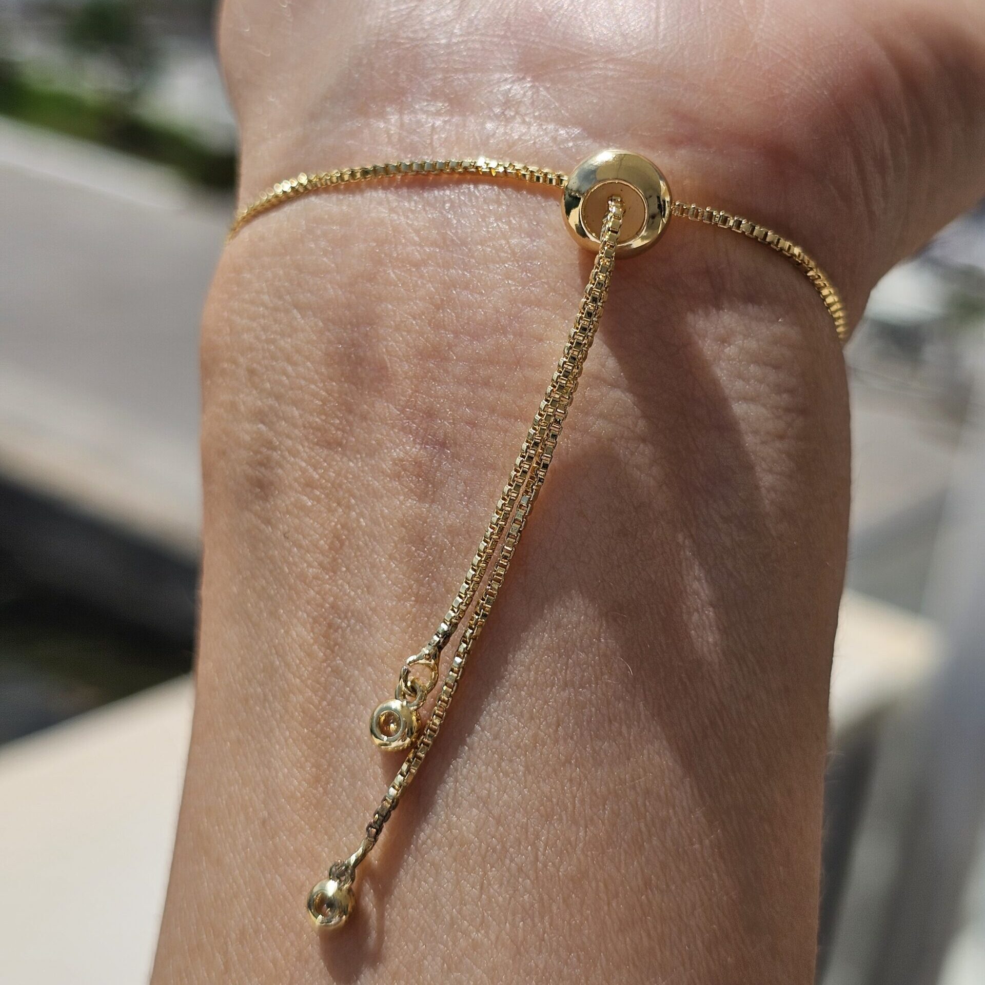 Bracelet en acier inoxydable ajustable avec des lapis lazuli brutes au milieu