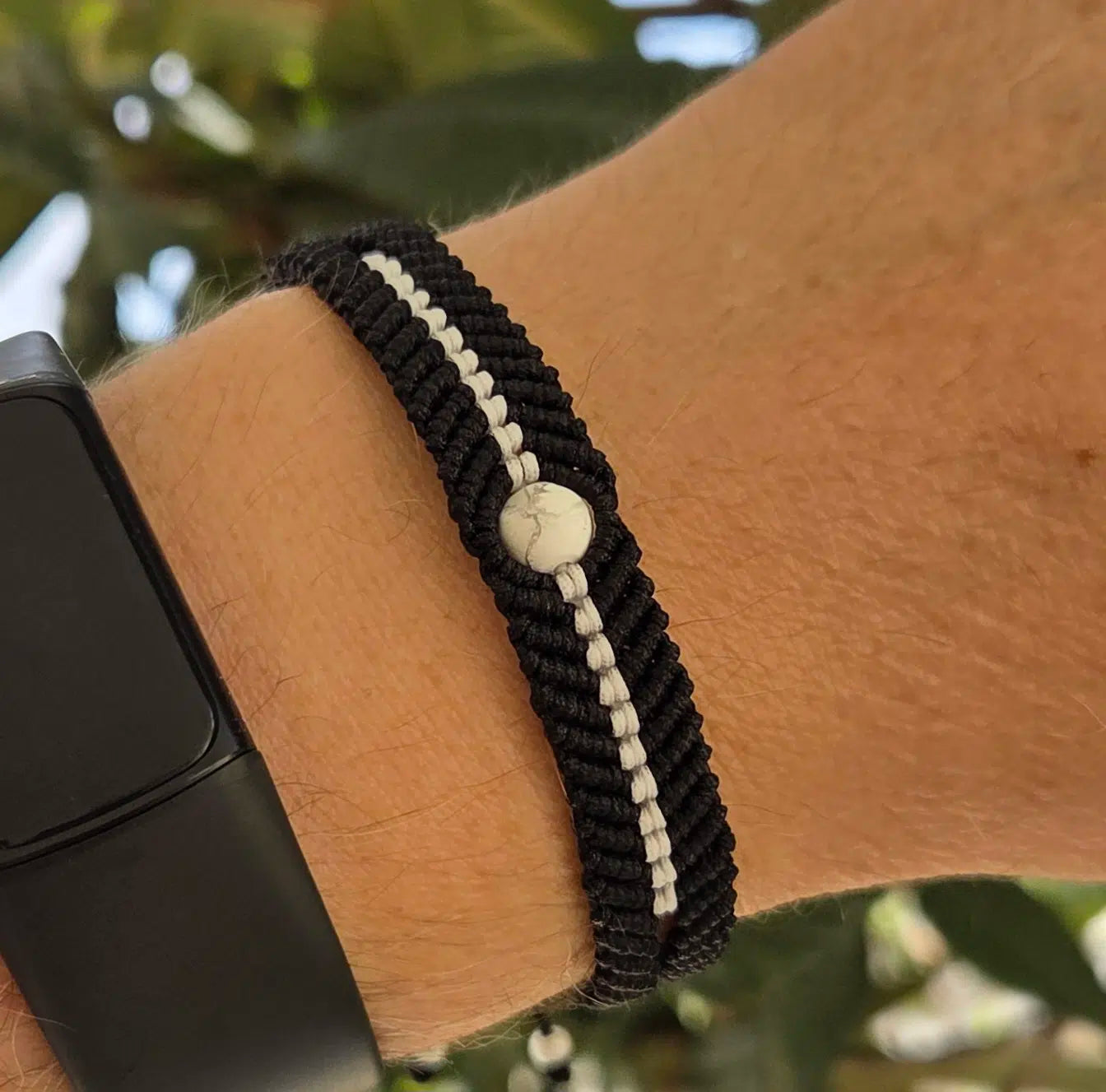 Bracelet micromacramé fait main pour homme avec pierre gemme howlite