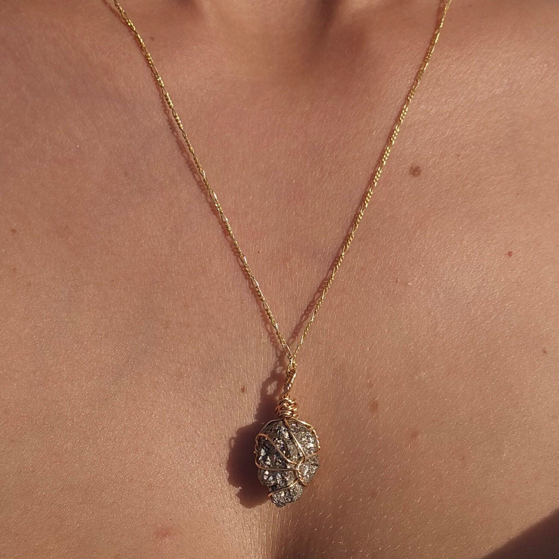 Collier en argent 925 plaqué en or 18 K avec pendentif de Pyrite brute (50 cm)