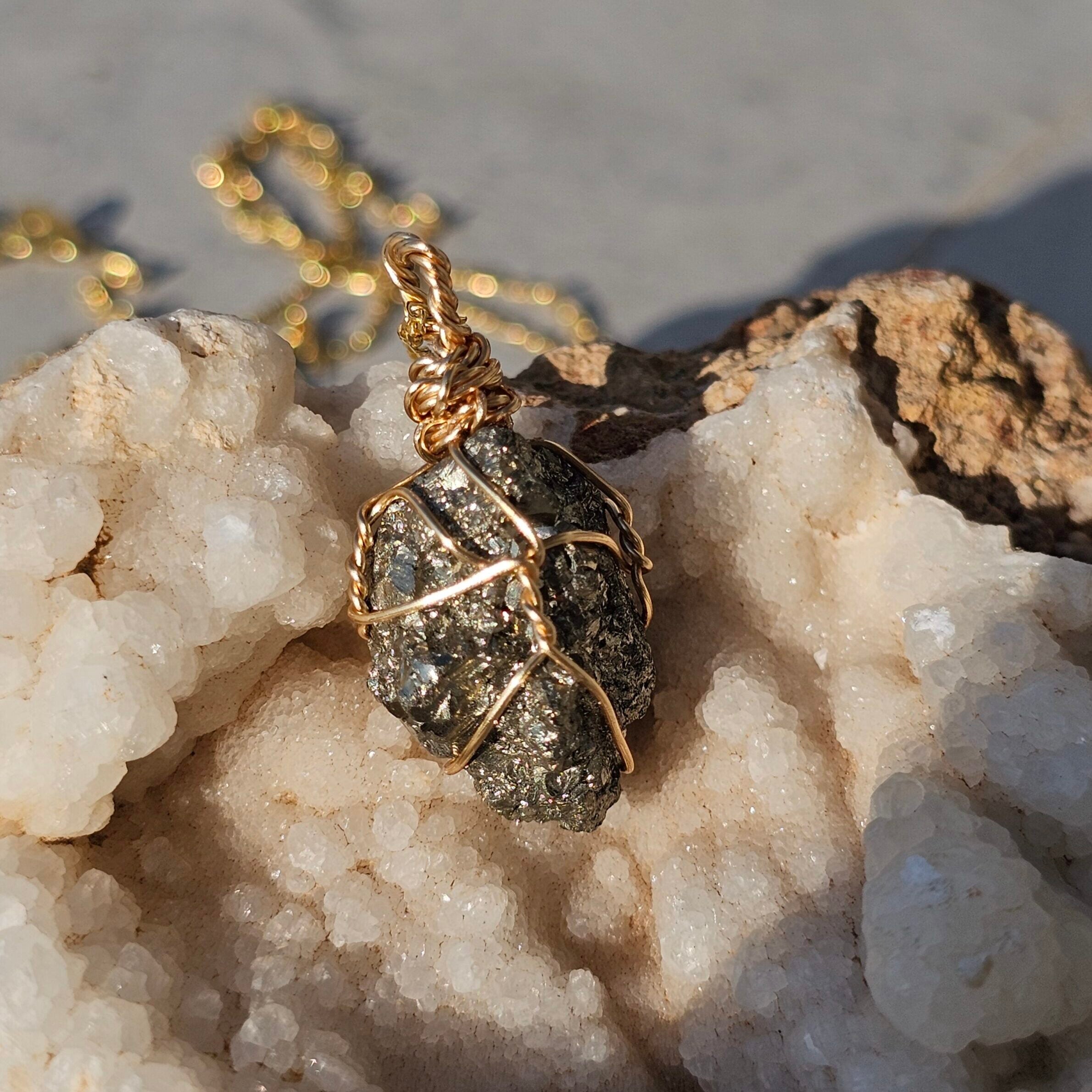 Collier en argent 925 plaqué en or 18 K avec pendentif de Pyrite brute (50 cm)