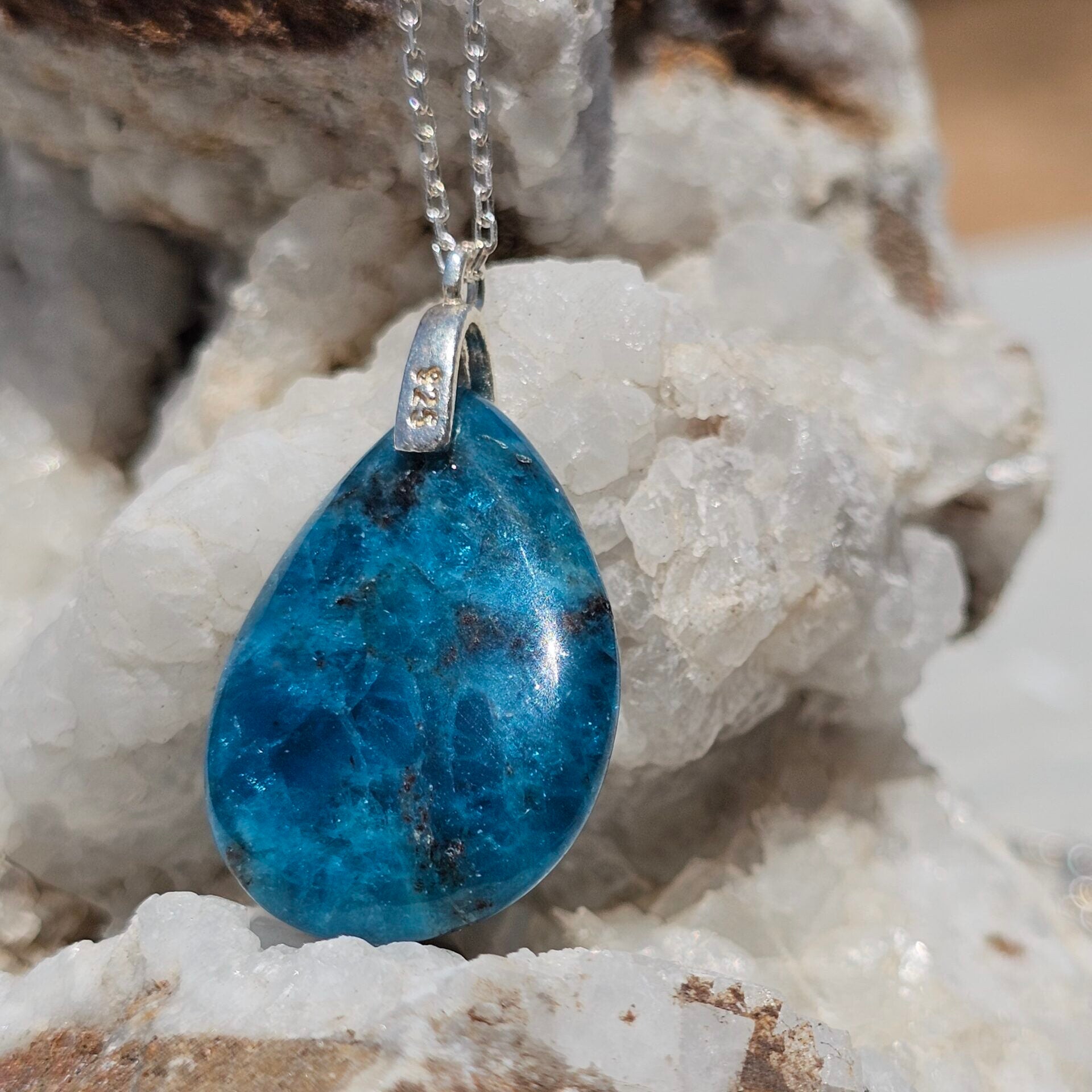 Collier argent 925 Apatite Bleue, élégance et énergie unique