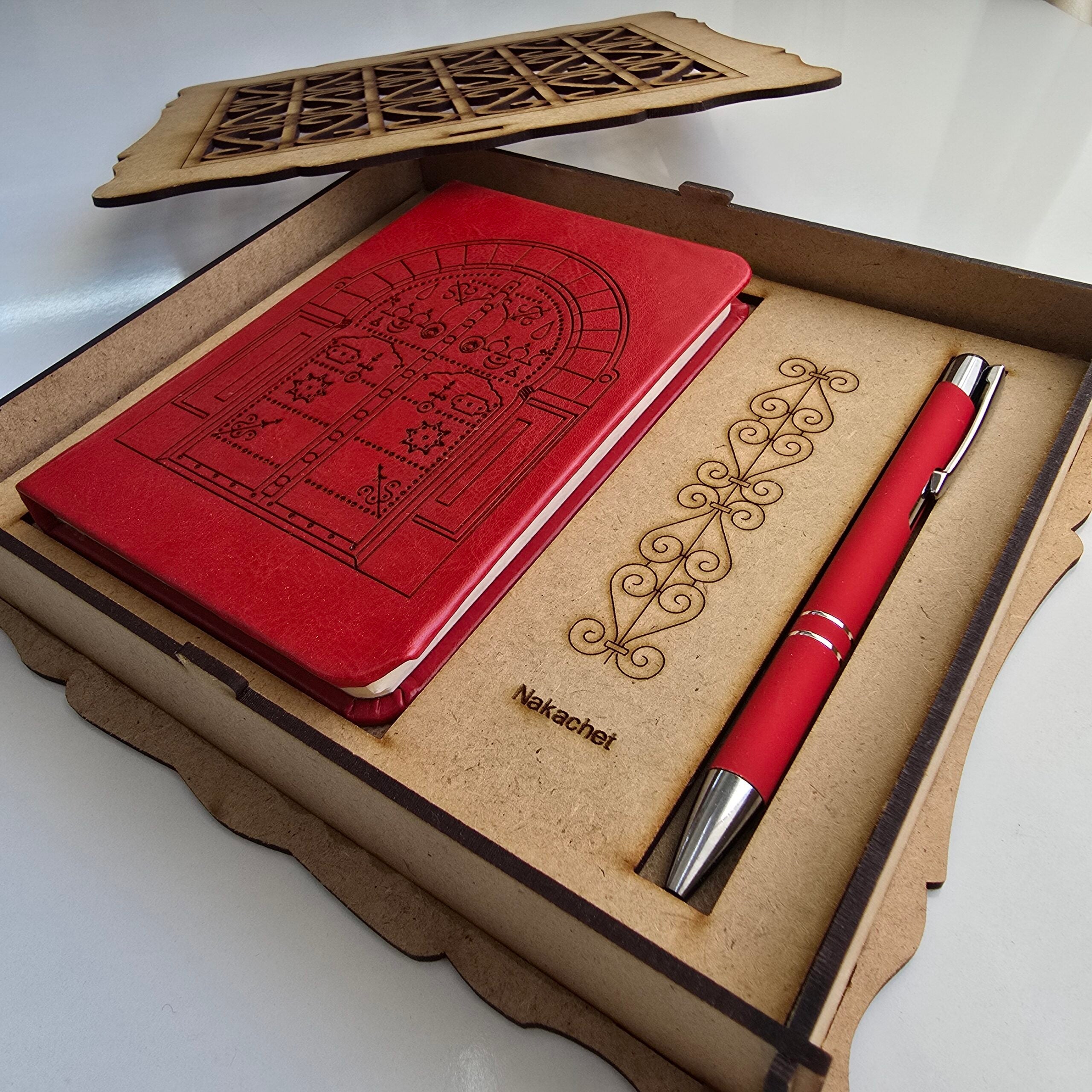 Coffret cadeau élégant en simili cuir rouge avec stylo assorti