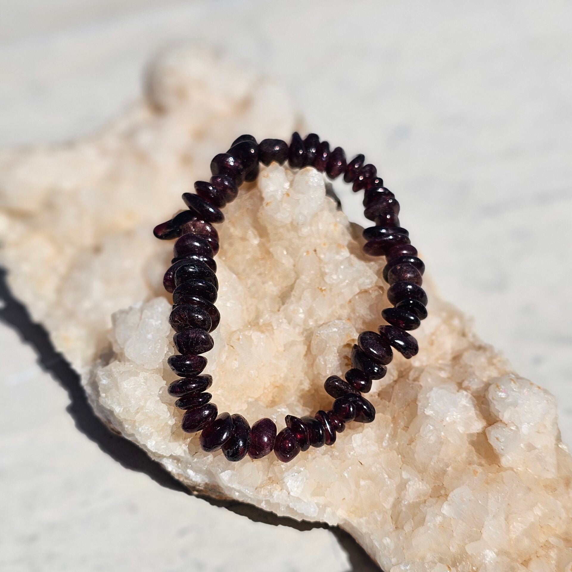 سوار مطاطي مزدوج من العقيق الأحمر - طاقة وأناقة (17-19 سم)