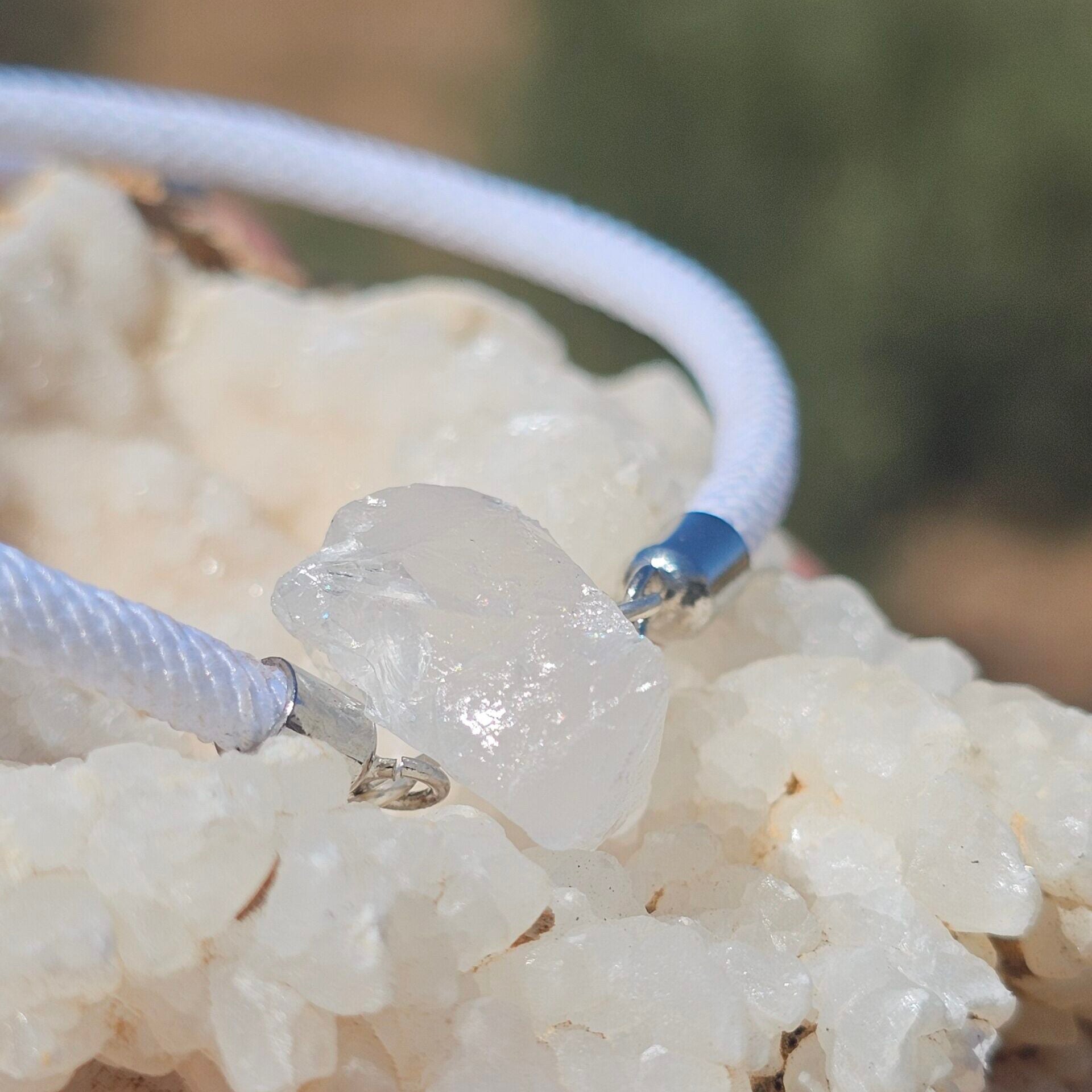 Bracelet Cordon Blanc Quartz Clair Brut - Éclat Énergétique Minimaliste