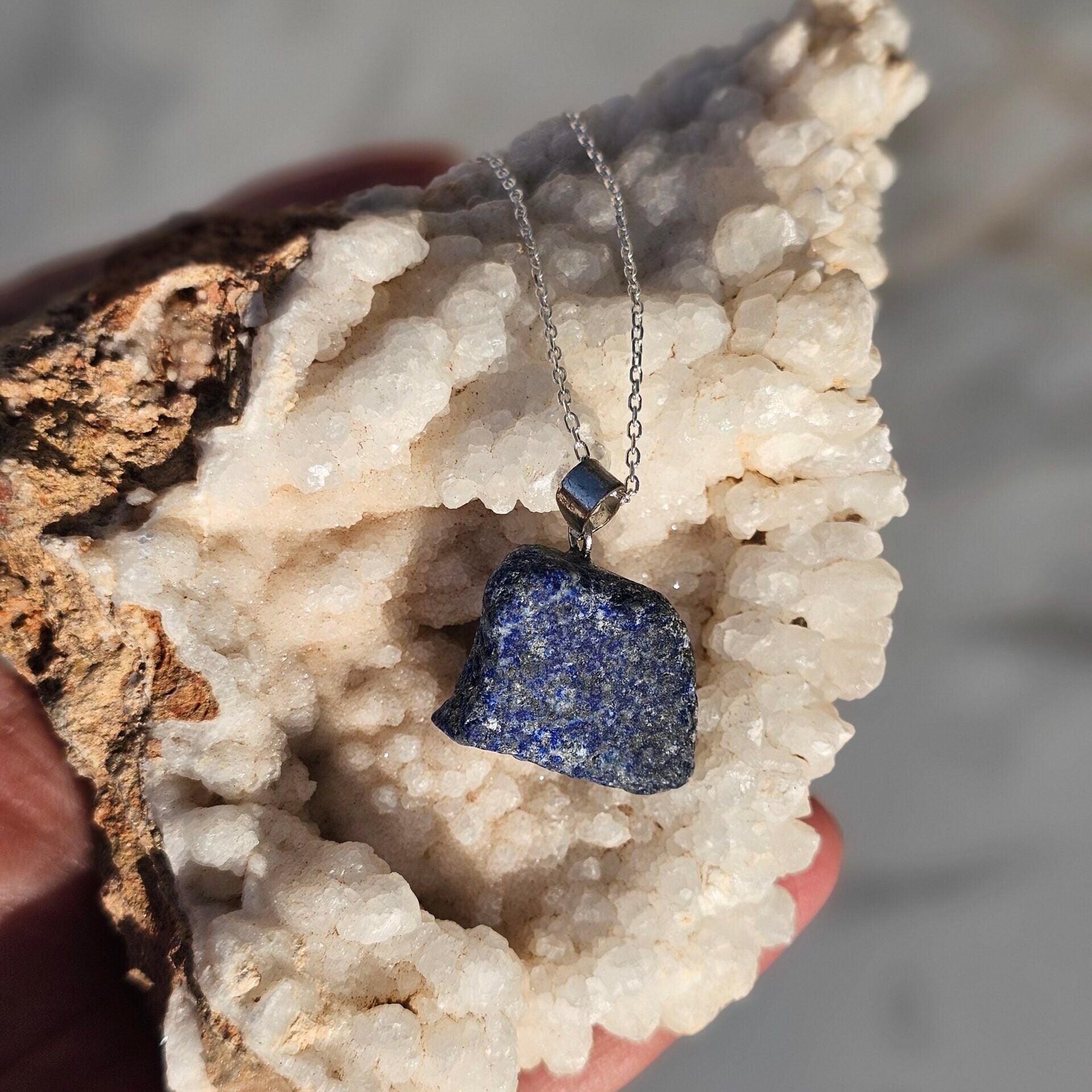 Collier Pendentif Lapis Lazuli Brut en Argent 925 - Sophistication et Énergie