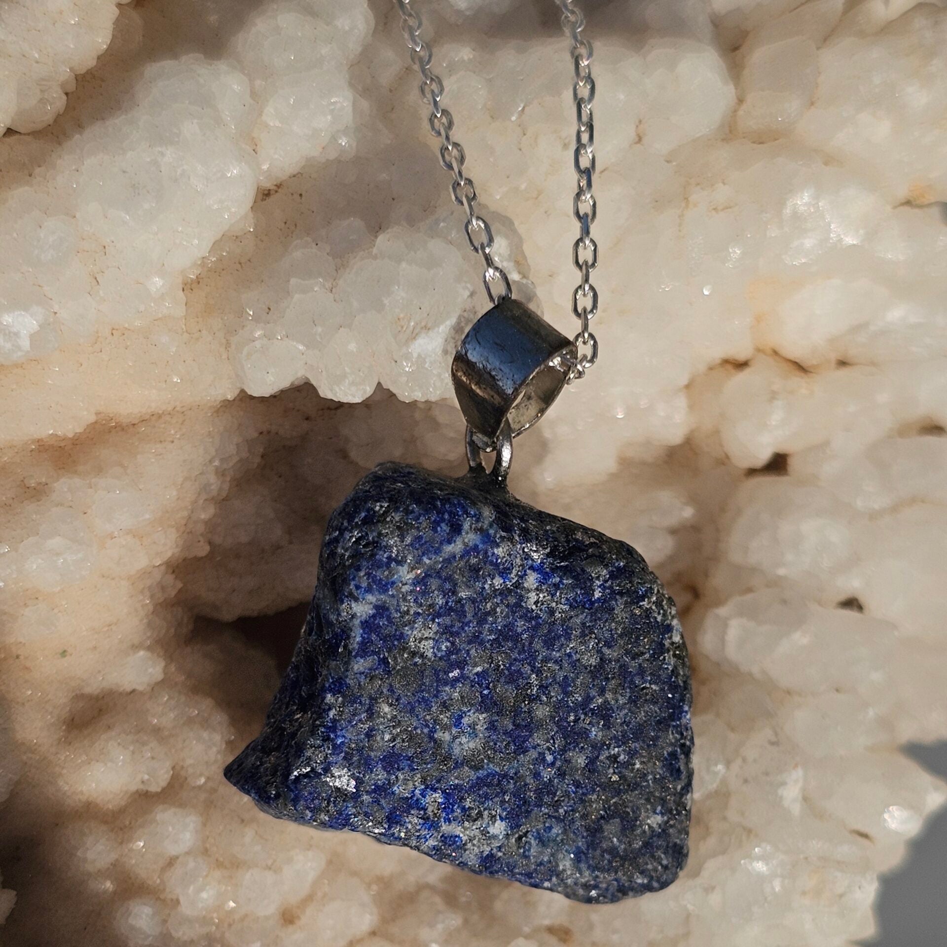 Collier Pendentif Lapis Lazuli Brut en Argent 925 - Sophistication et Énergie