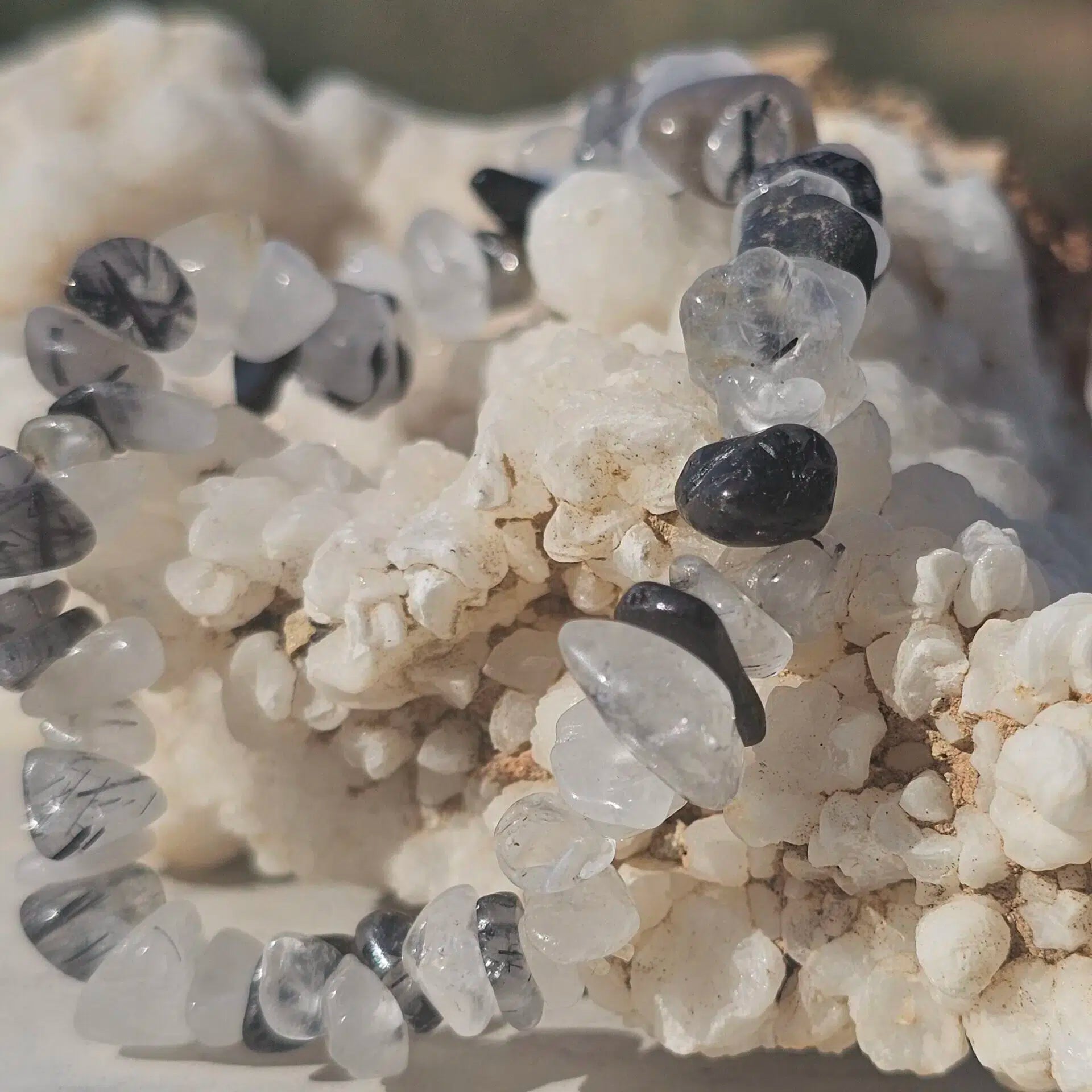 Bracelet en Quartz Rutile Noir - Élégance Bohème et Protection