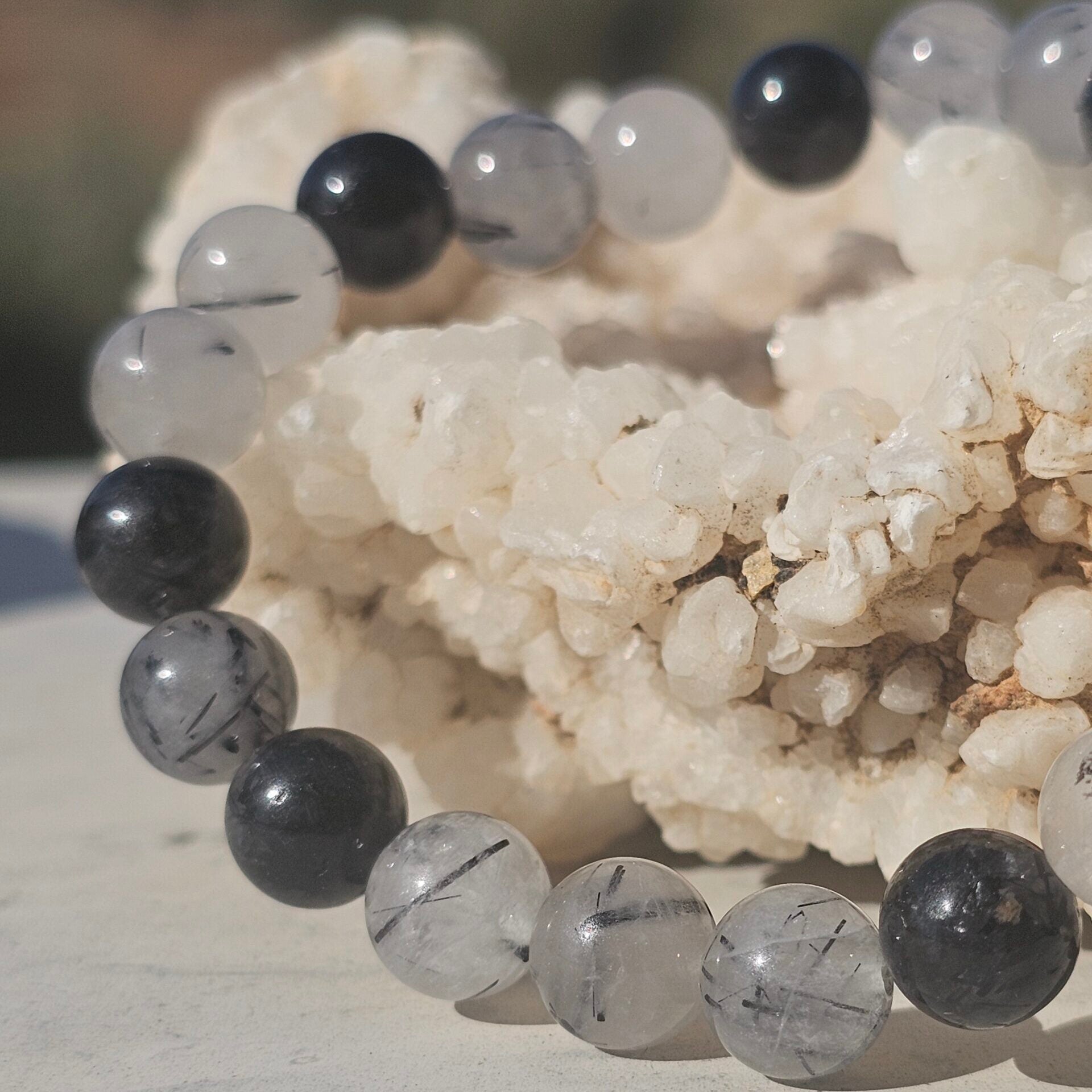 Bracelet Élégant en Quartz Rutile Noir - Protection et Harmonie Naturelle