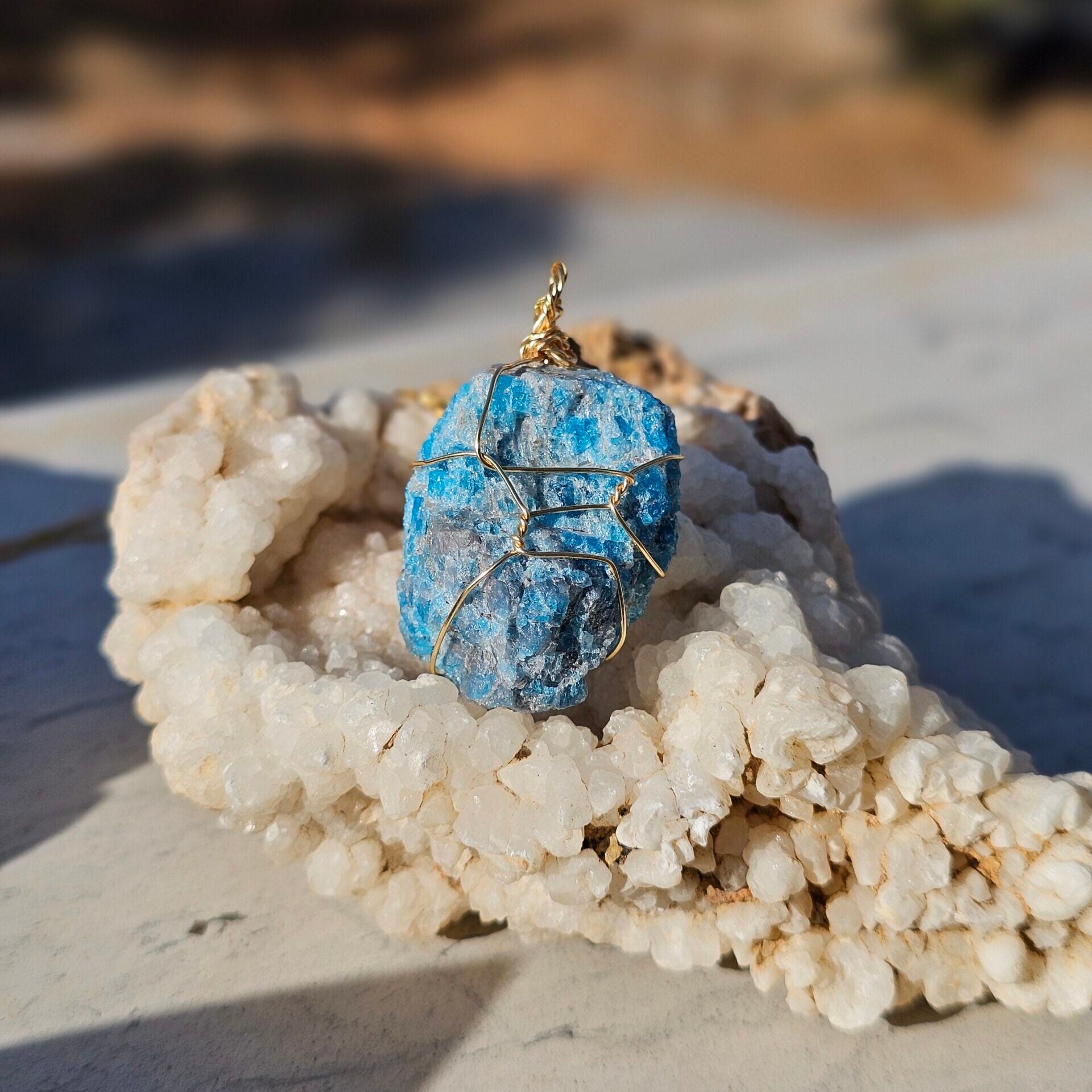 Collier Pendentif Apatite Bleue en Argent 925 Plaqué Or – Élégance Artisanale