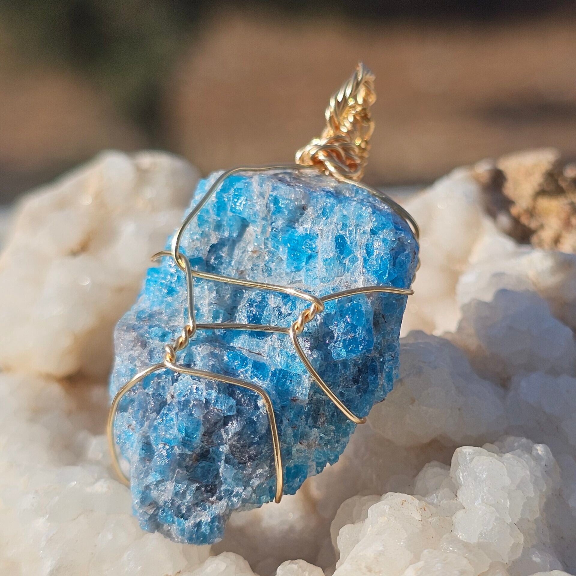 Collier Pendentif Apatite Bleue en Argent 925 Plaqué Or – Élégance Artisanale