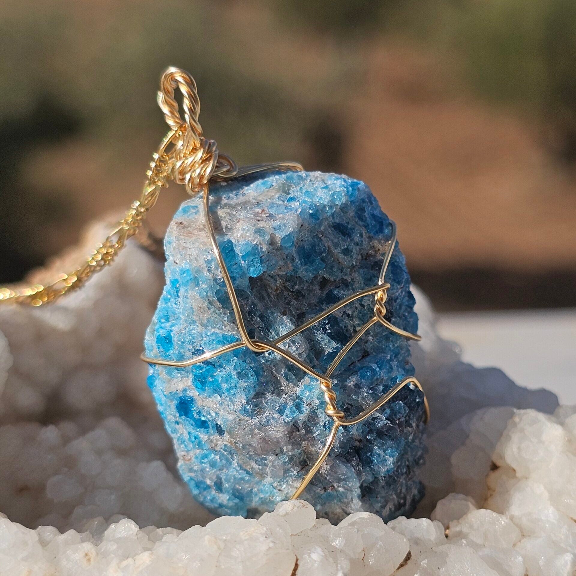 Collier Pendentif Apatite Bleue en Argent 925 Plaqué Or – Élégance Artisanale