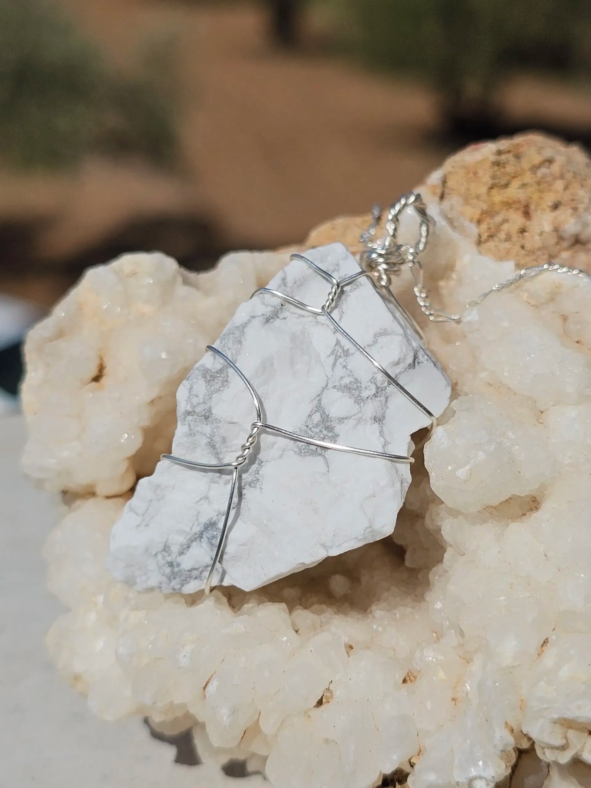 Collier Énergétique en Argent 925 et Howlite Brute - Élégance Artisanale
