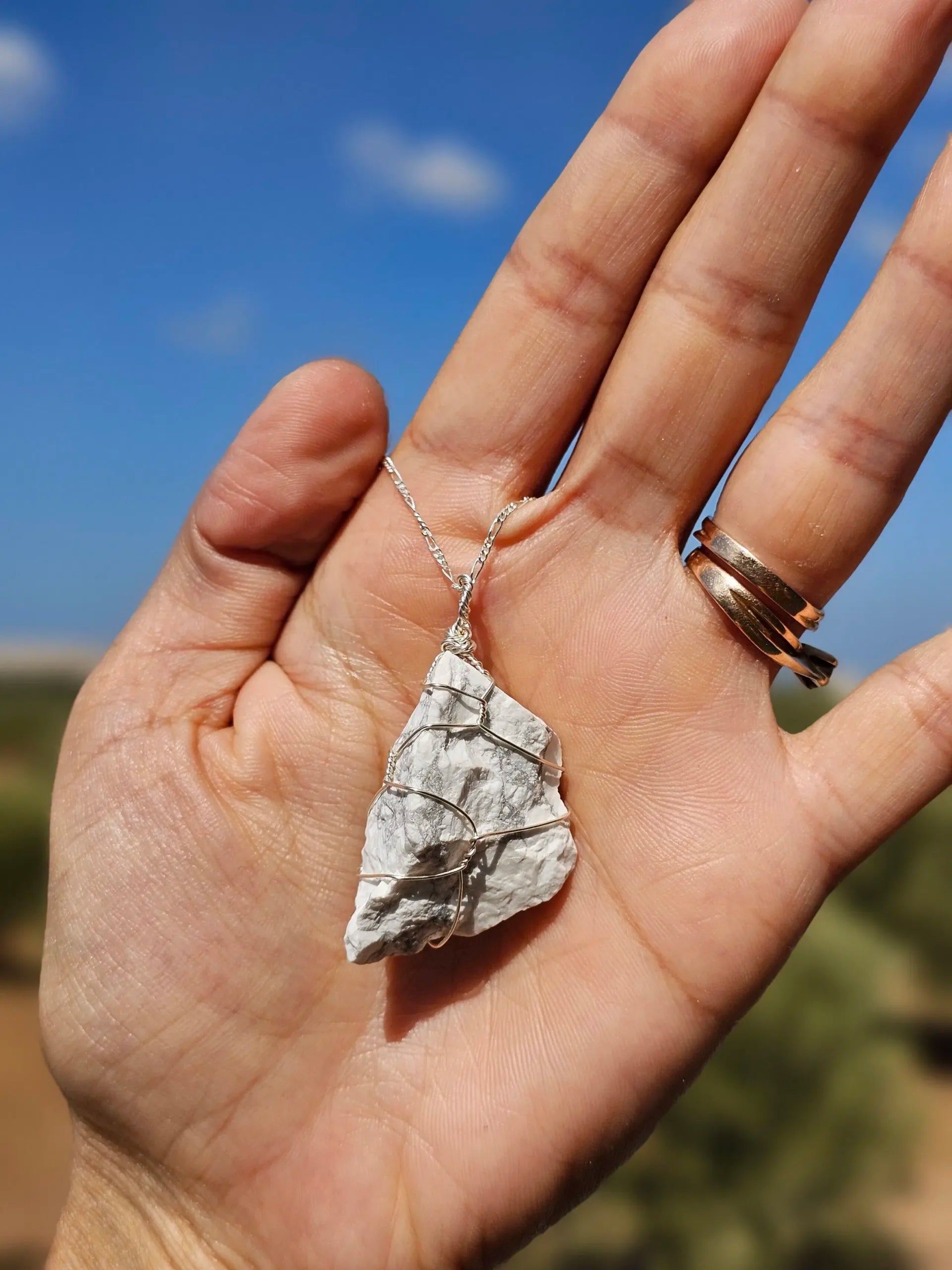 Collier Énergétique en Argent 925 et Howlite Brute - Élégance Artisanale