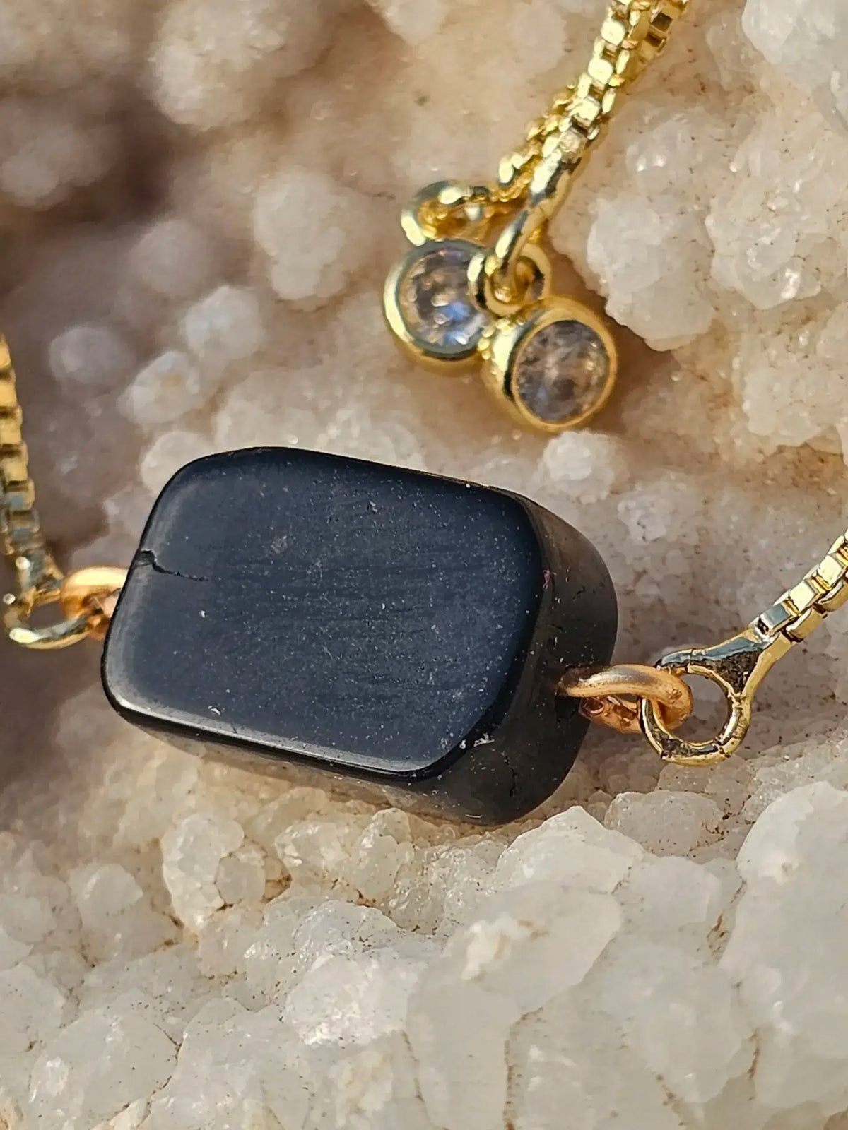 Bracelet Doré Obsidienne Noire - Charme et Protection