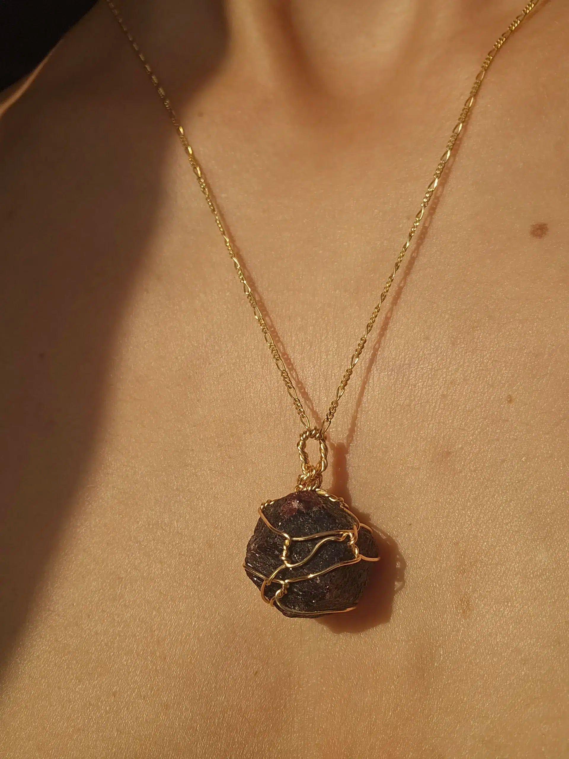 Collier Pendentif Grenat Rouge En Or - Énergie et Élégance