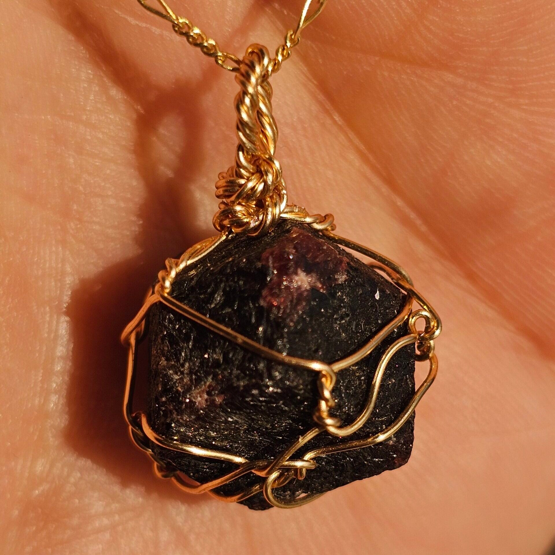 Collier Pendentif Grenat Rouge En Or - Énergie et Élégance