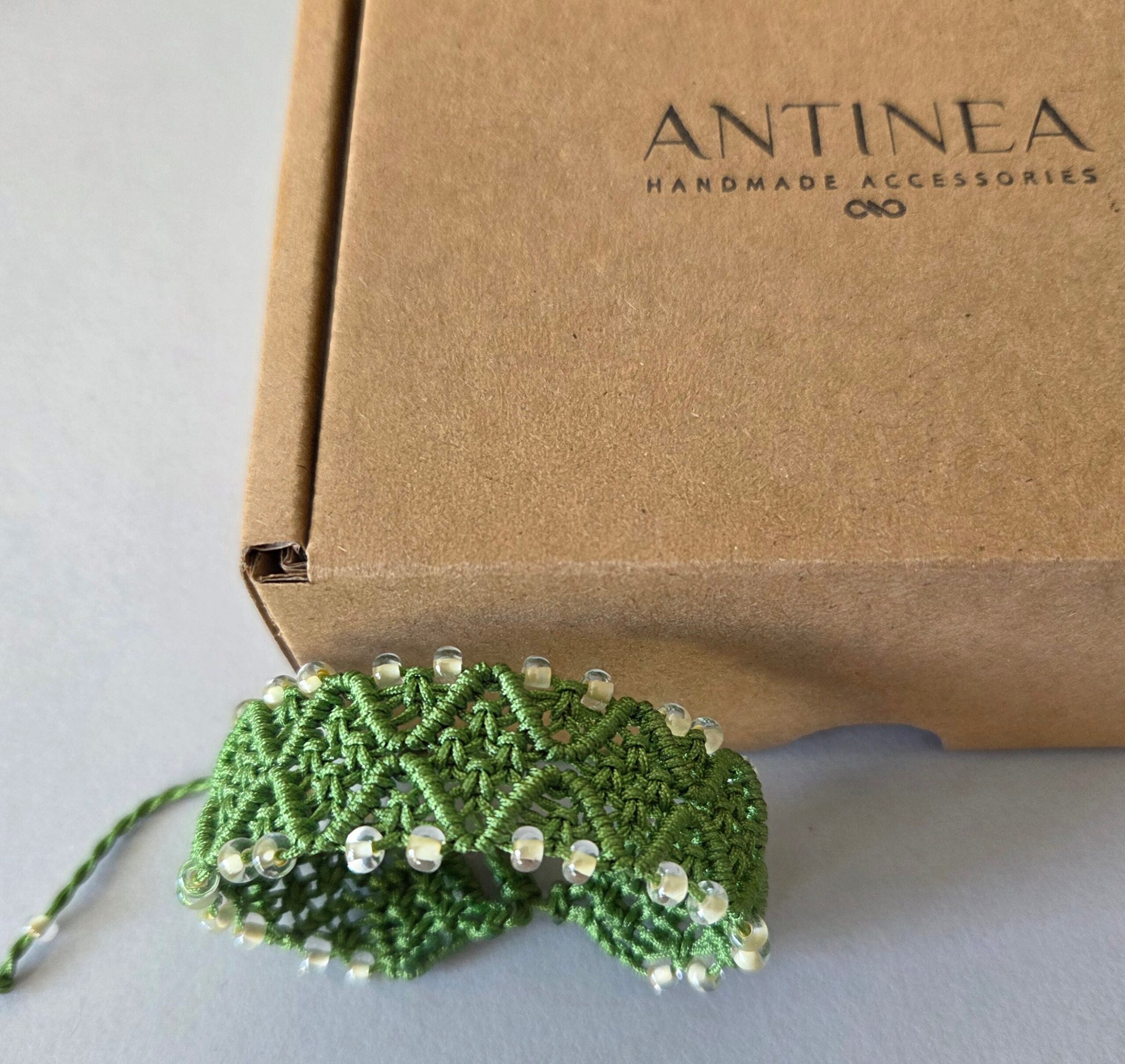 Bracelet Micromacramé Vert Pistache Élégance Artisanale Boho-Chic