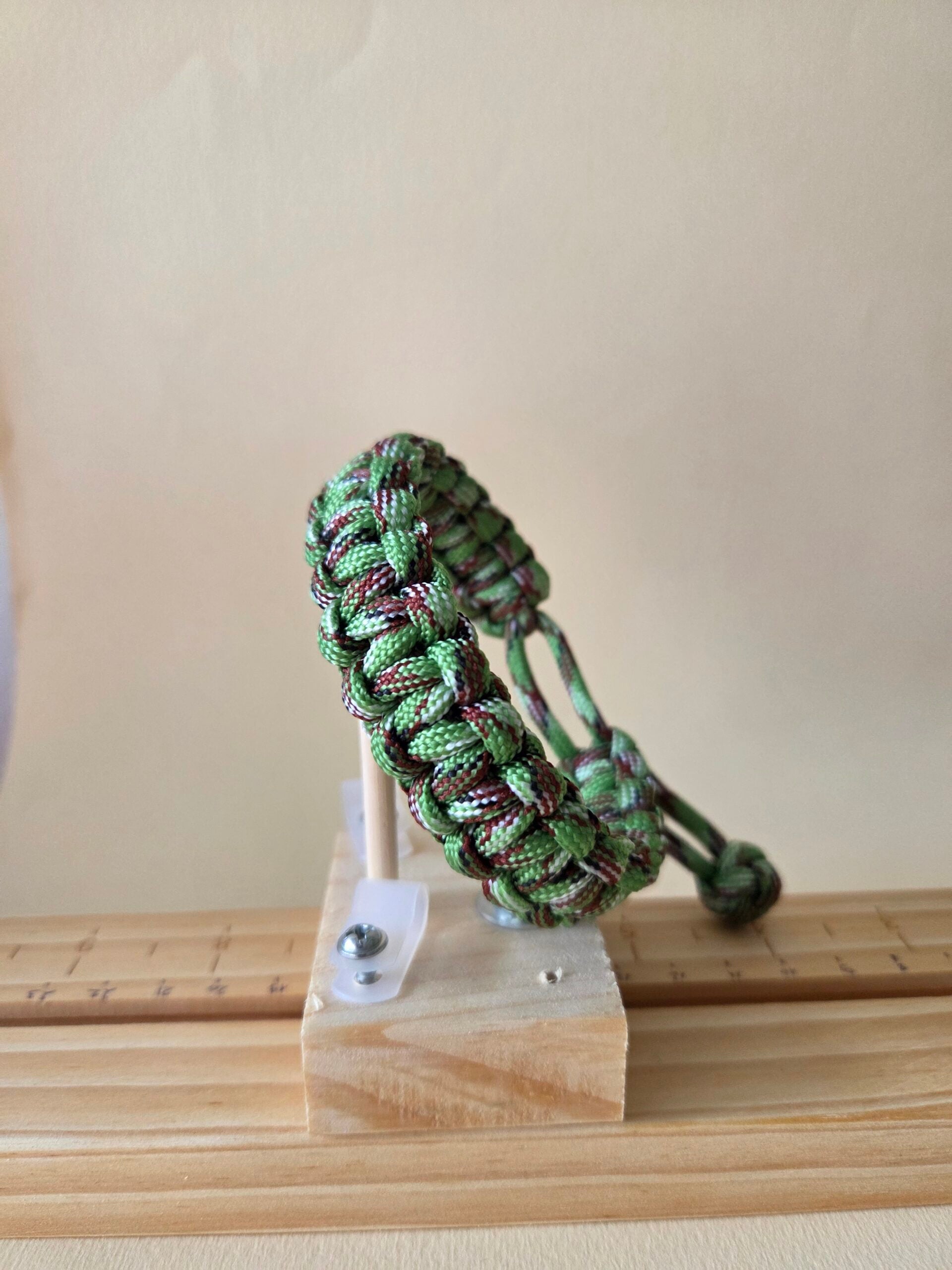 Bracelet paracorde robuste pour aventuriers au style unique