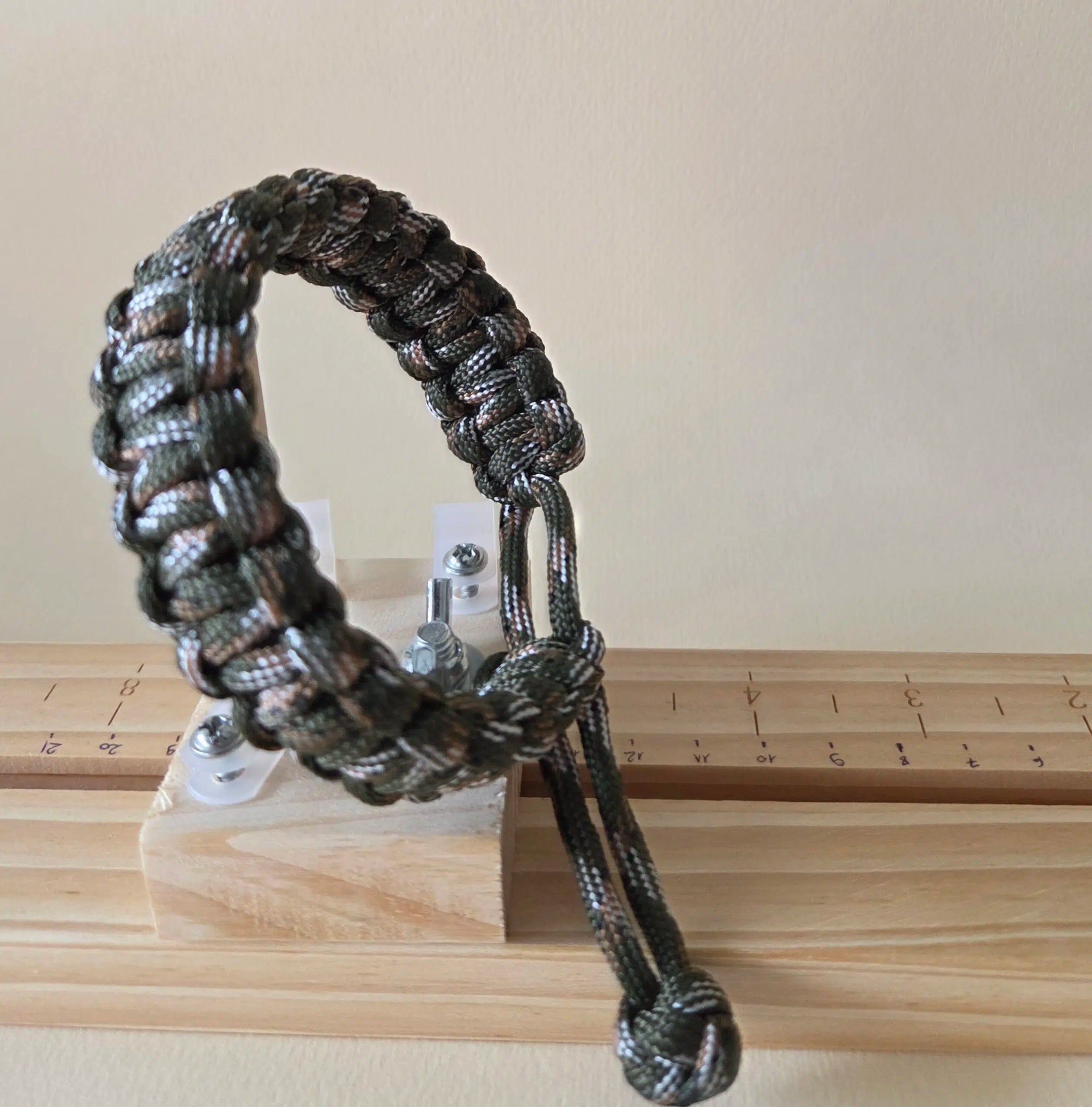 Bracelet paracorde robuste pour aventuriers