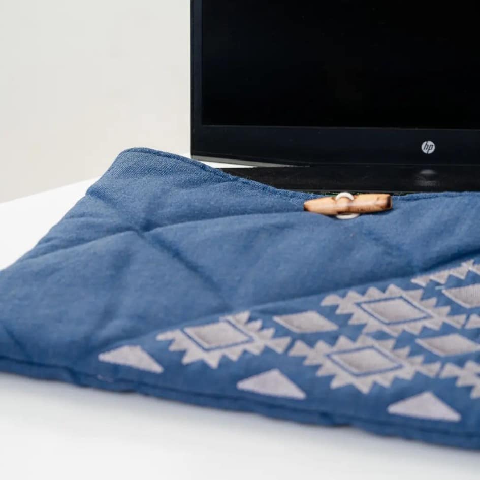 Housse en Laine Matelassée avec Broderie Berbère pour Ordinateurs et Tablettes
