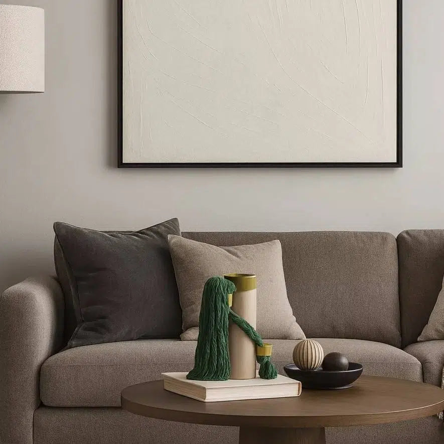 Vase céramique beige et vert avec corde tressée élégante