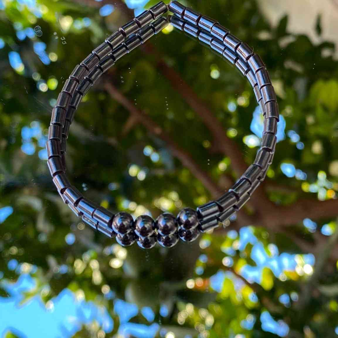Bracelet hématite homme élégance et bien-être au quotidien