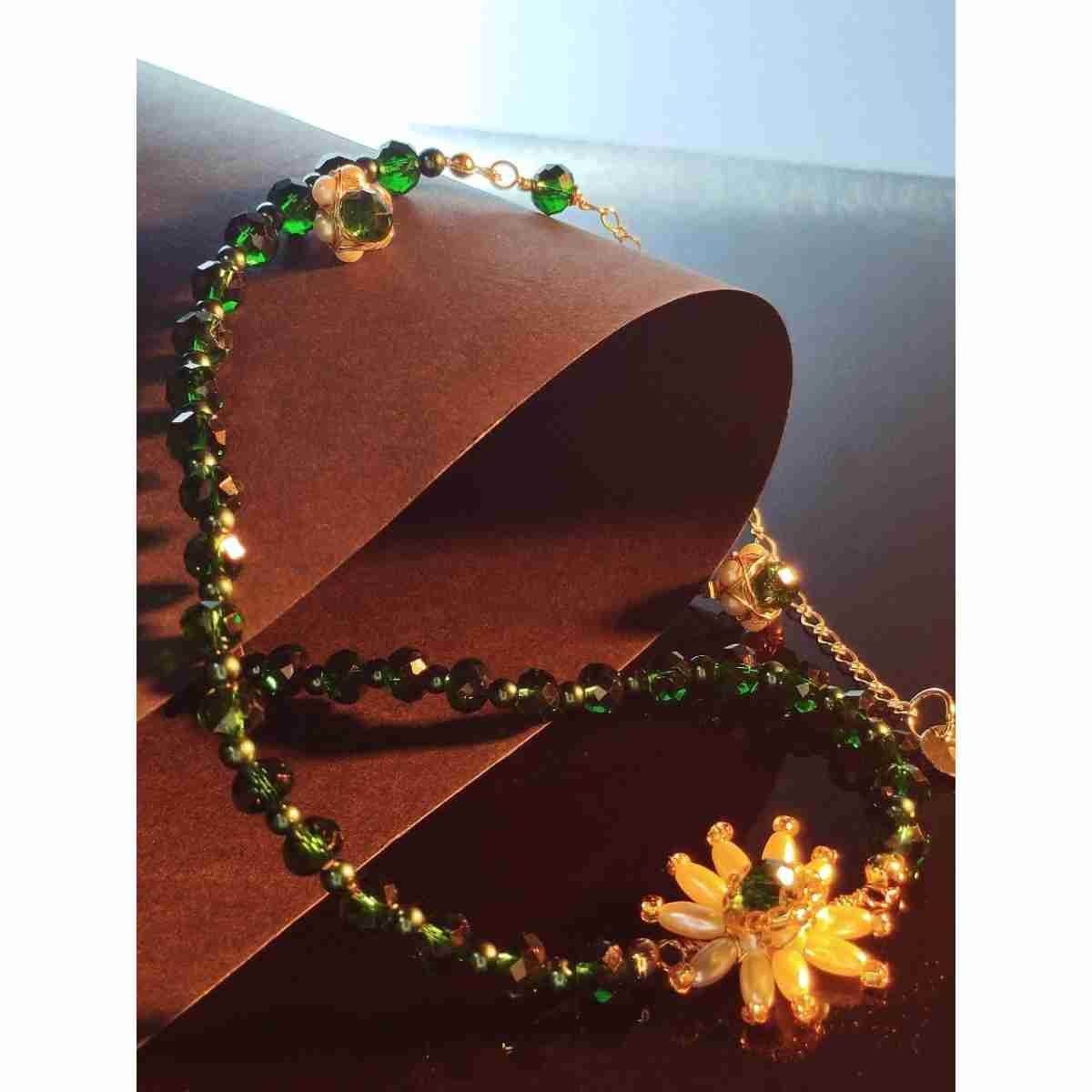 Parure verte collier et boucles d'oreilles cristaux