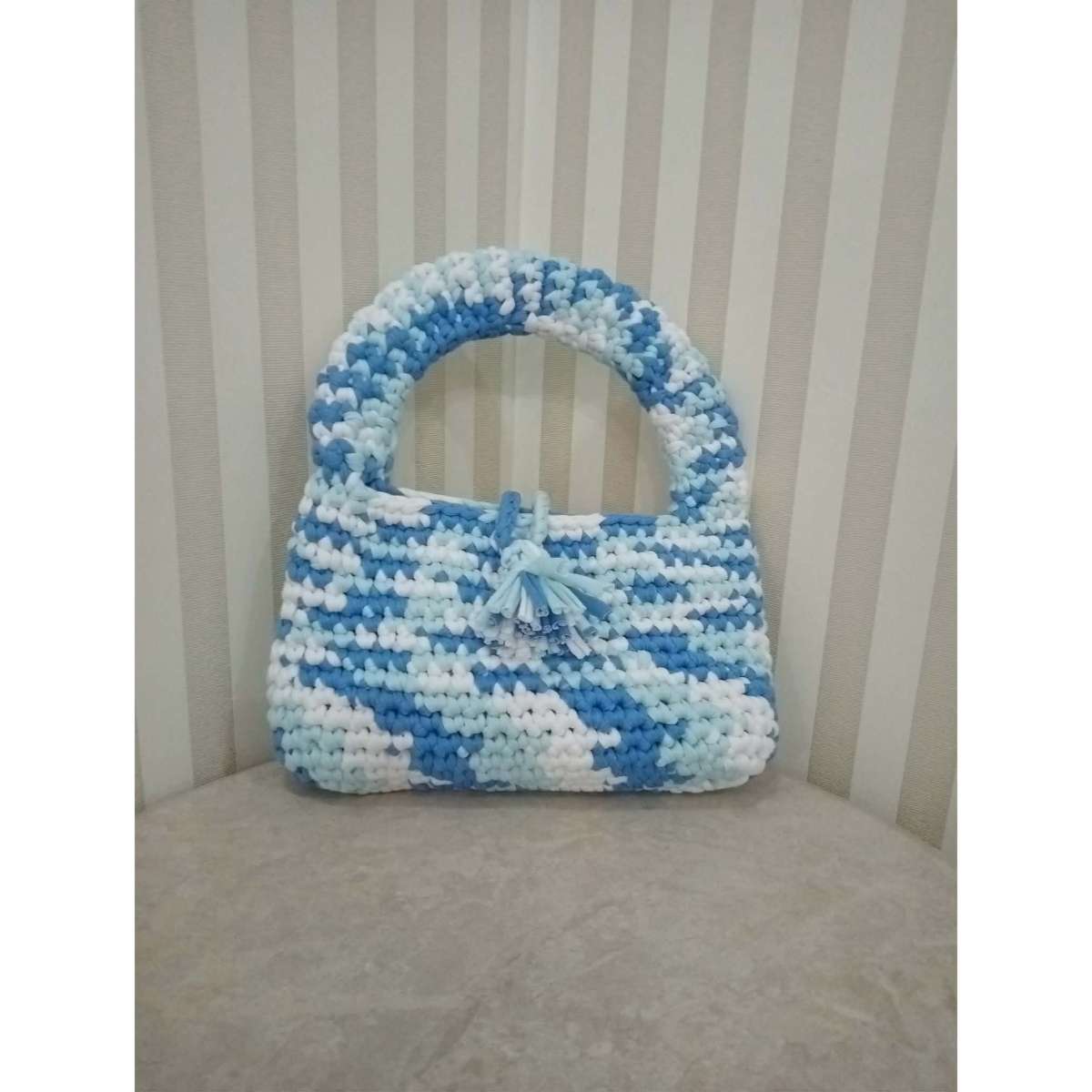 Sac crochet bleu ciel chic pour un style unique et raffiné