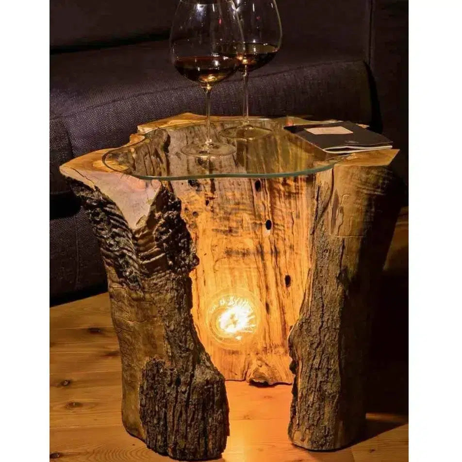 Table Veilleuse Sculptée en Bois Brut et Verre - Éclat Naturel