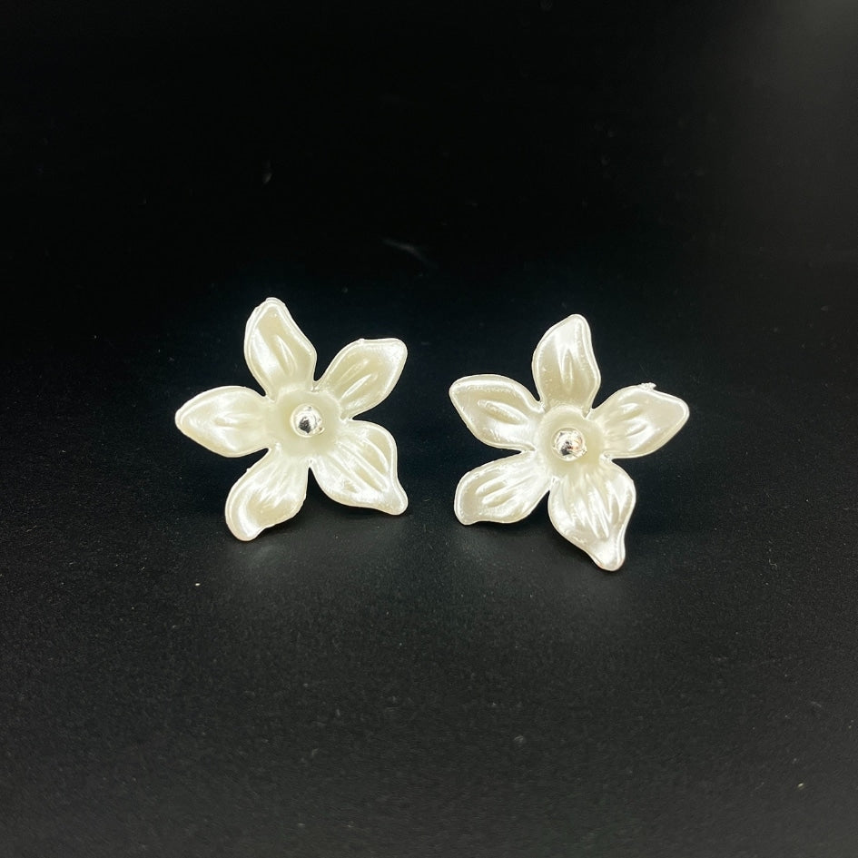 Boucles d’Oreilles Artisanales en Forme de Fleur