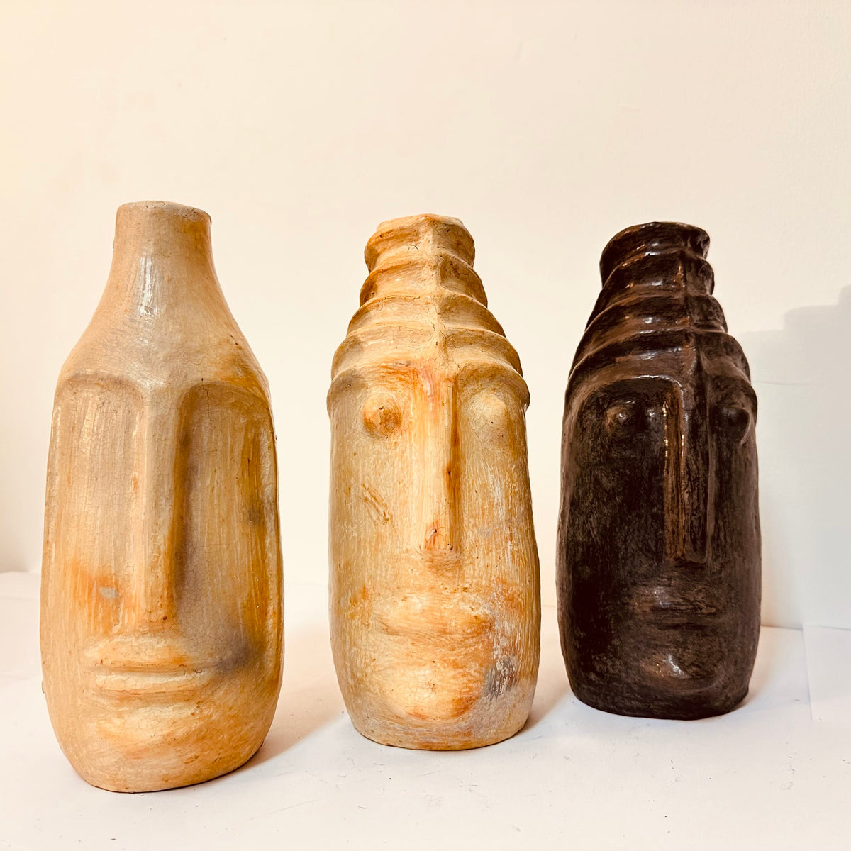 Pot décoratif visage sculpté – Artisanat unique et élégant