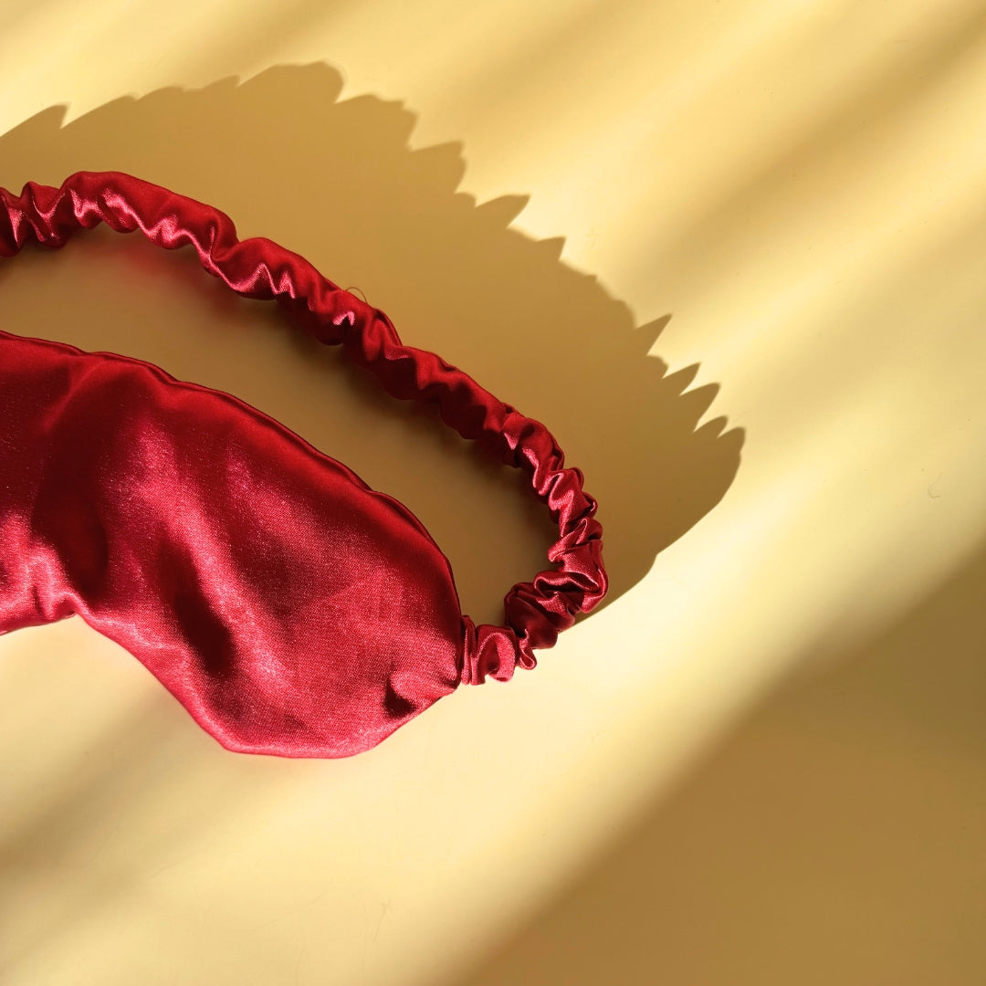 Masque de sommeil en satin rouge - Luxe & Relaxation