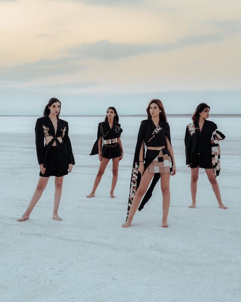 Blazer Tailleur - pièce unique- Élégance - Patchwork - Détails Dorés