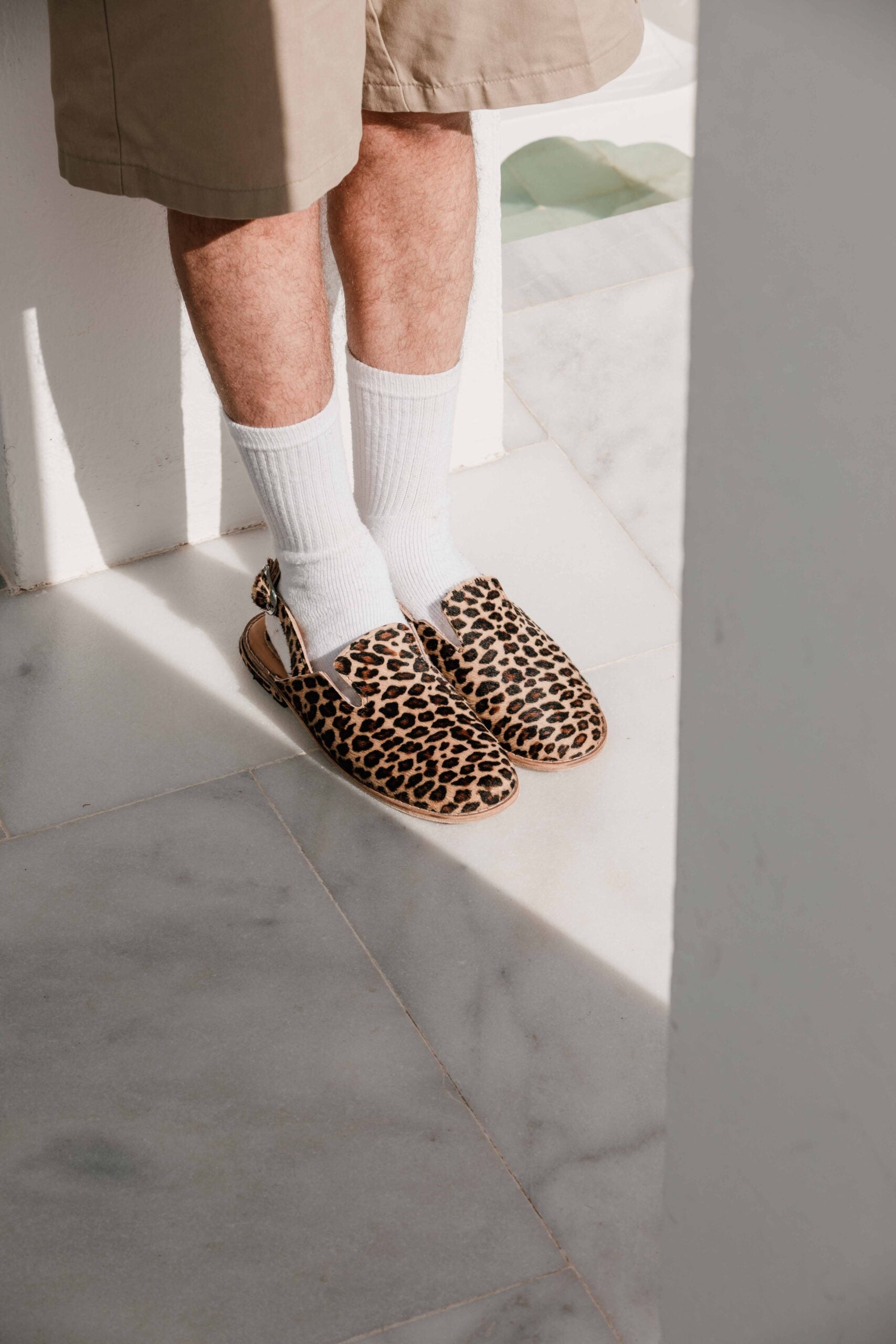 Babouche cuir MBELE en léopard : élégance upcyclée irrésistible