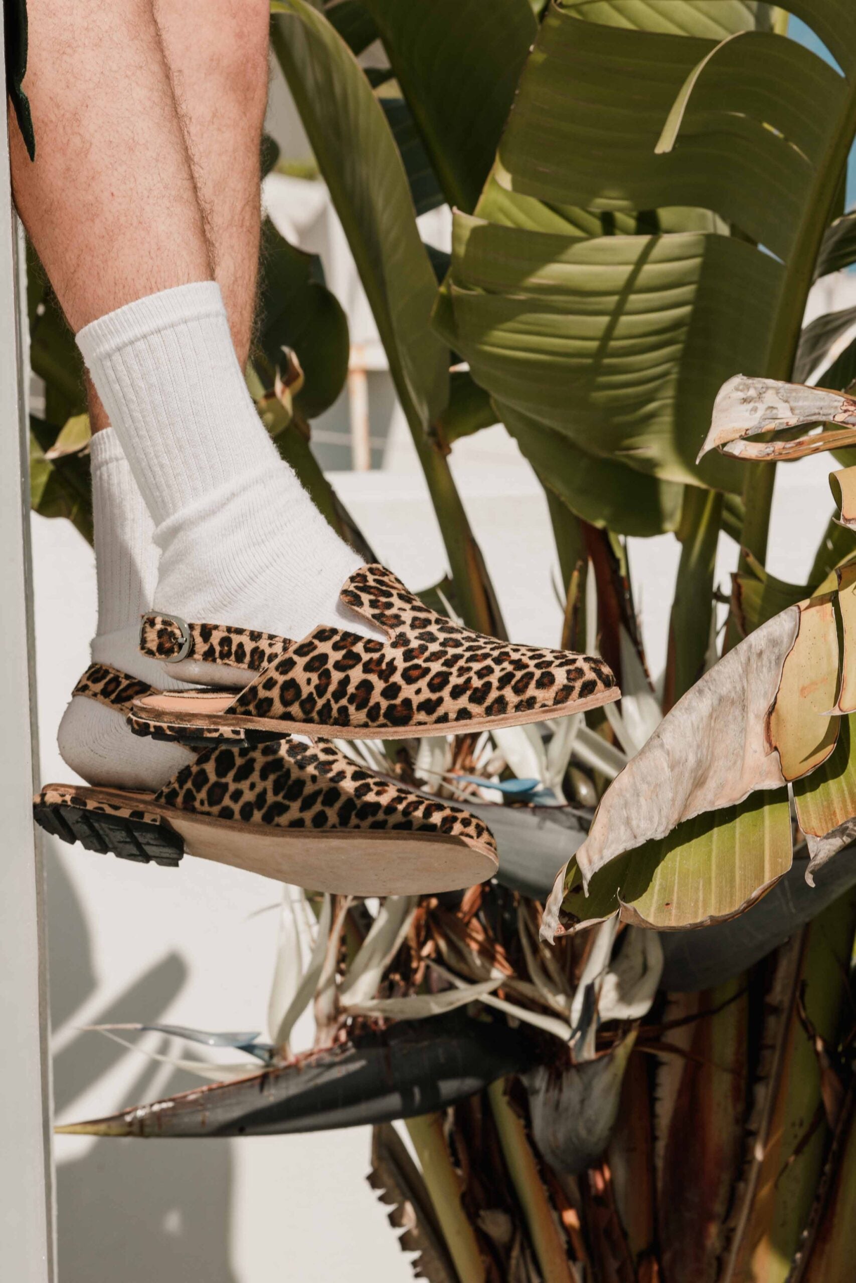 Babouche cuir MBELE en léopard : élégance upcyclée irrésistible