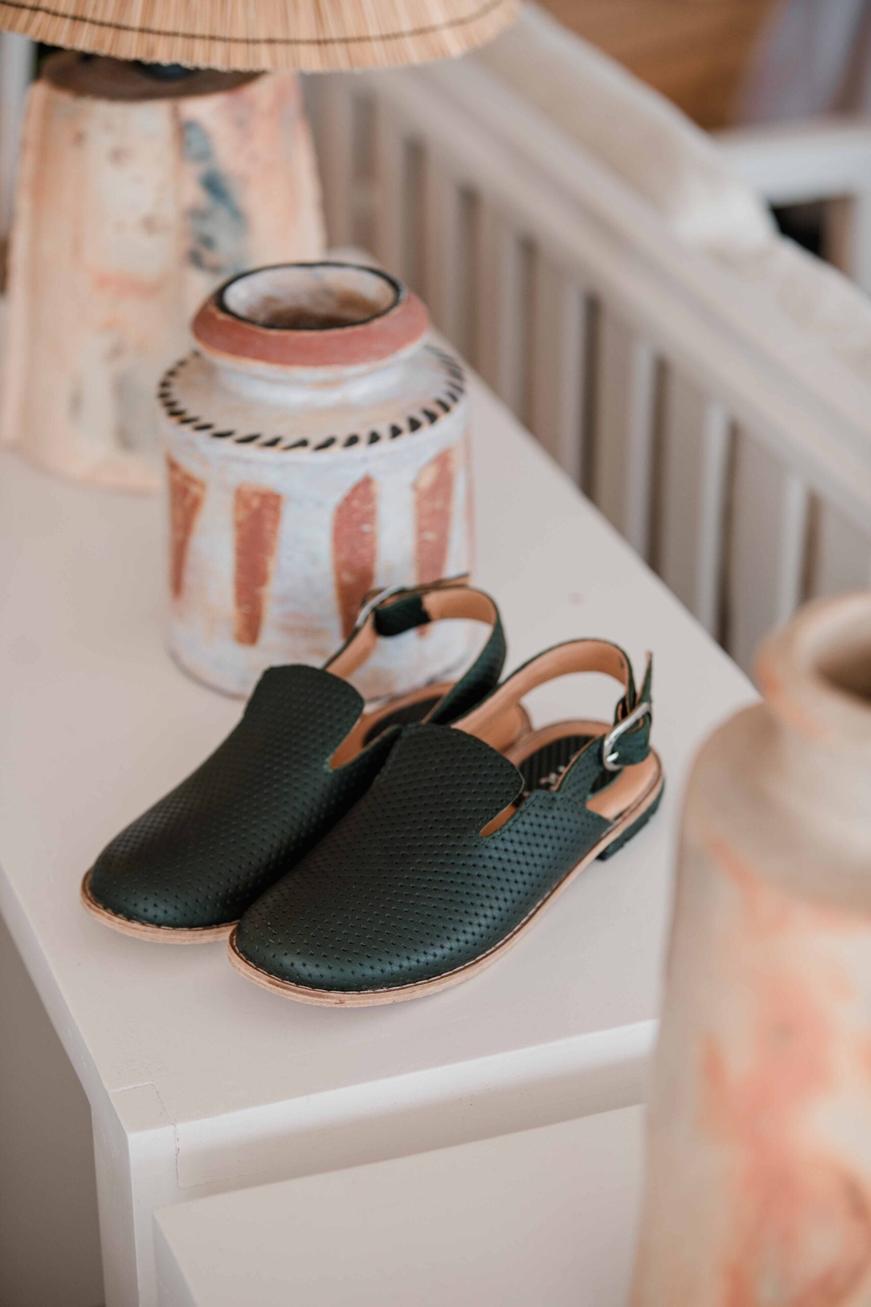 Babouche cuir MARAVI : Élégance et confort en vert foncé