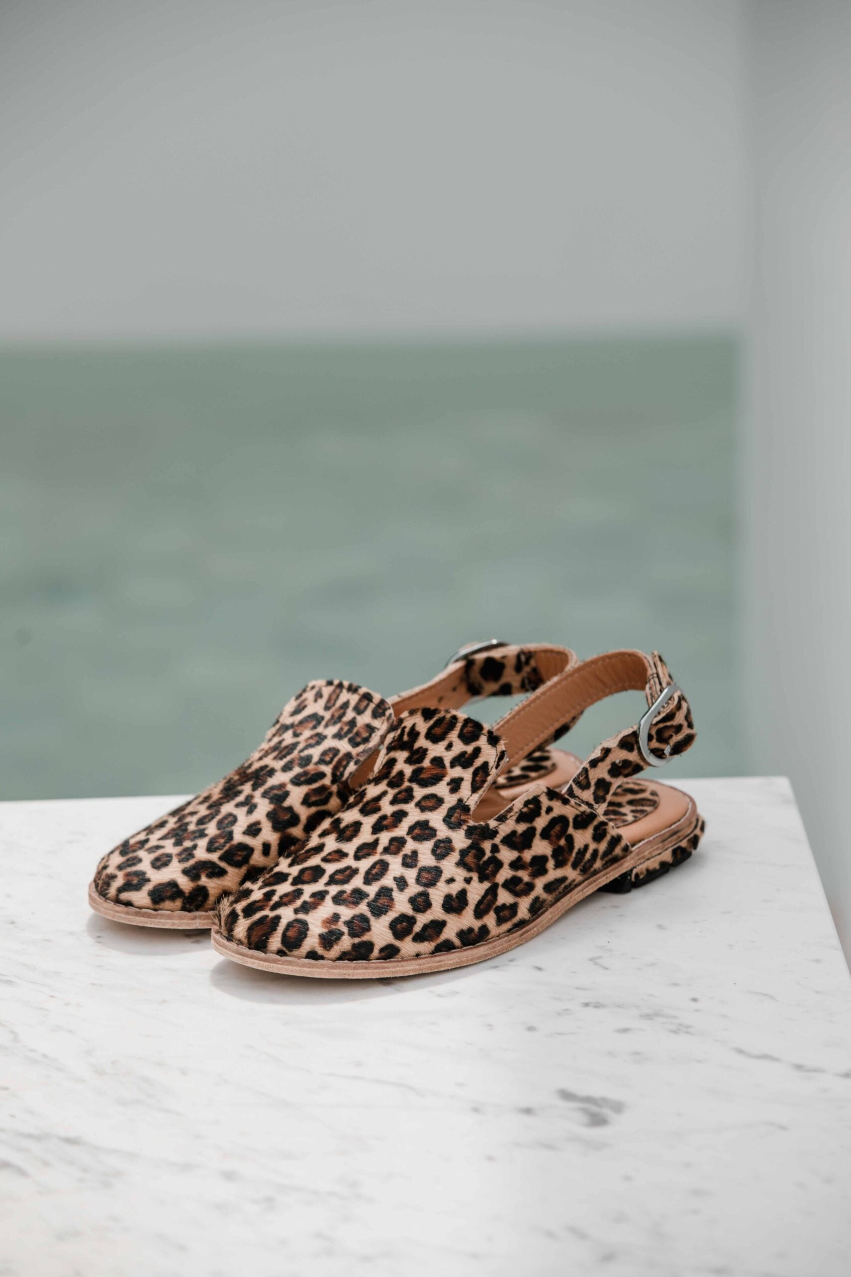 Babouche cuir MBELE en léopard : élégance upcyclée irrésistible