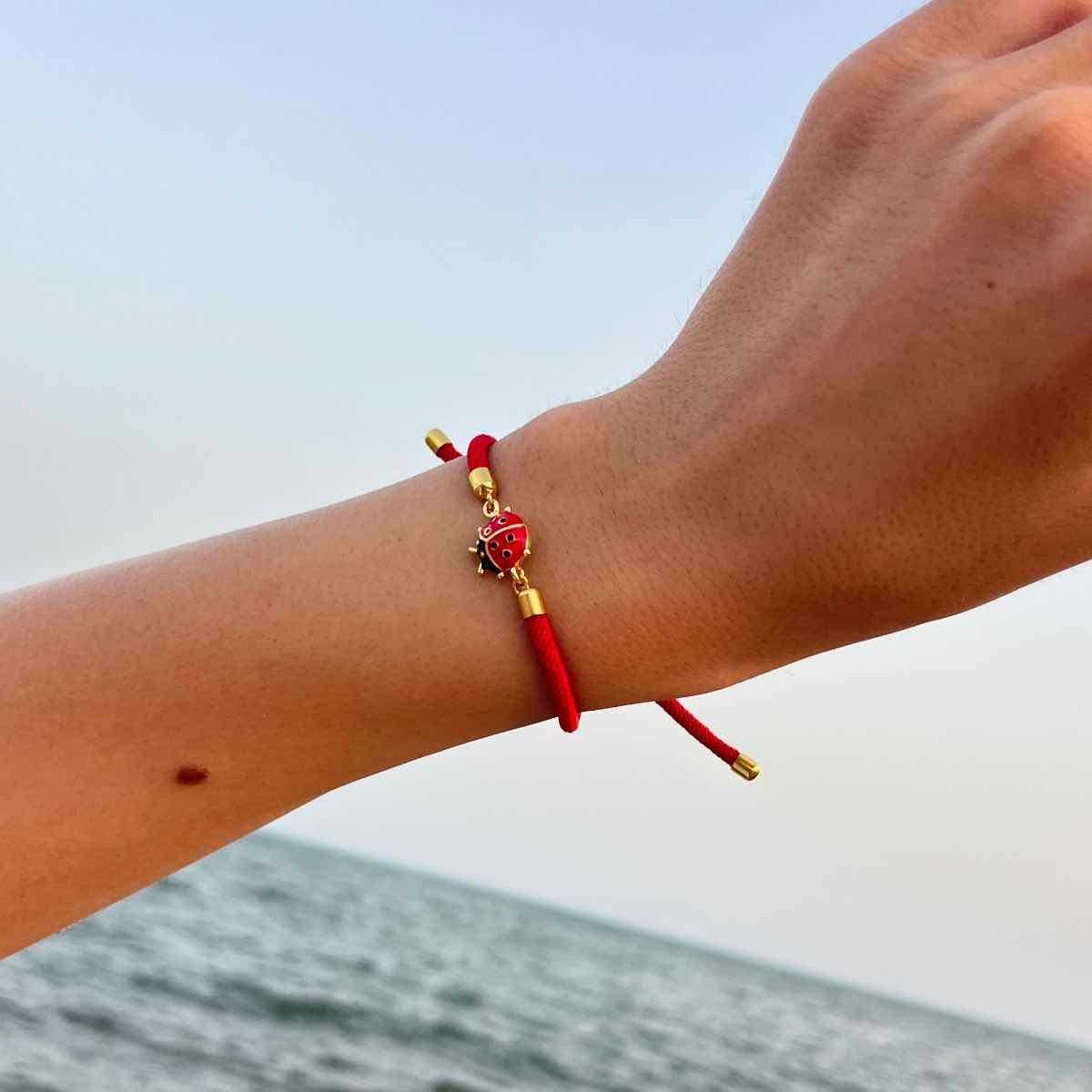 Bracelet rouge ajustable coccinelle pour une allure unique