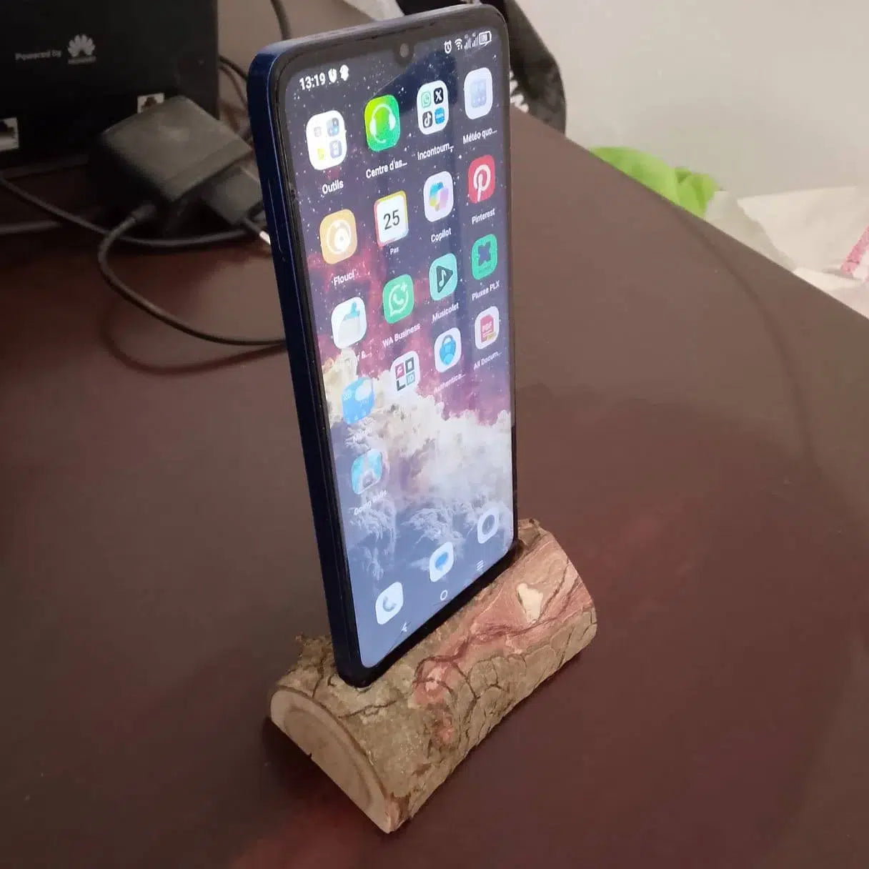 Support Téléphone Écoresponsable Bois de Cèdre - Artisanat Tunisien