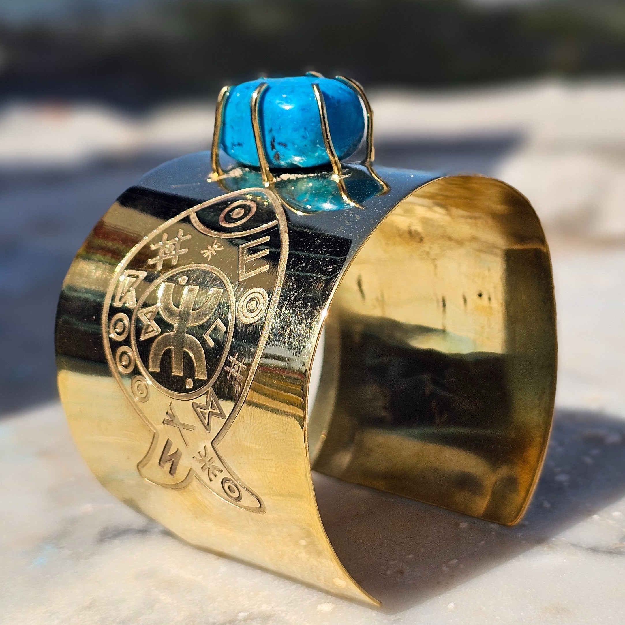Manchette Amazigh Aslem Turquoise en cuivre plaqué en or 18 K