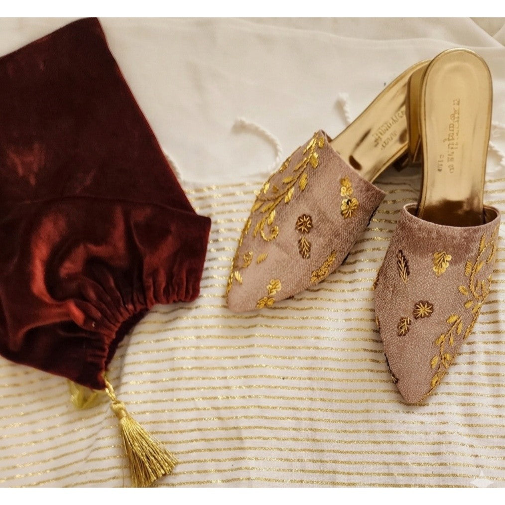 mule brodée dorée lisse pour un style élégant et exclusif