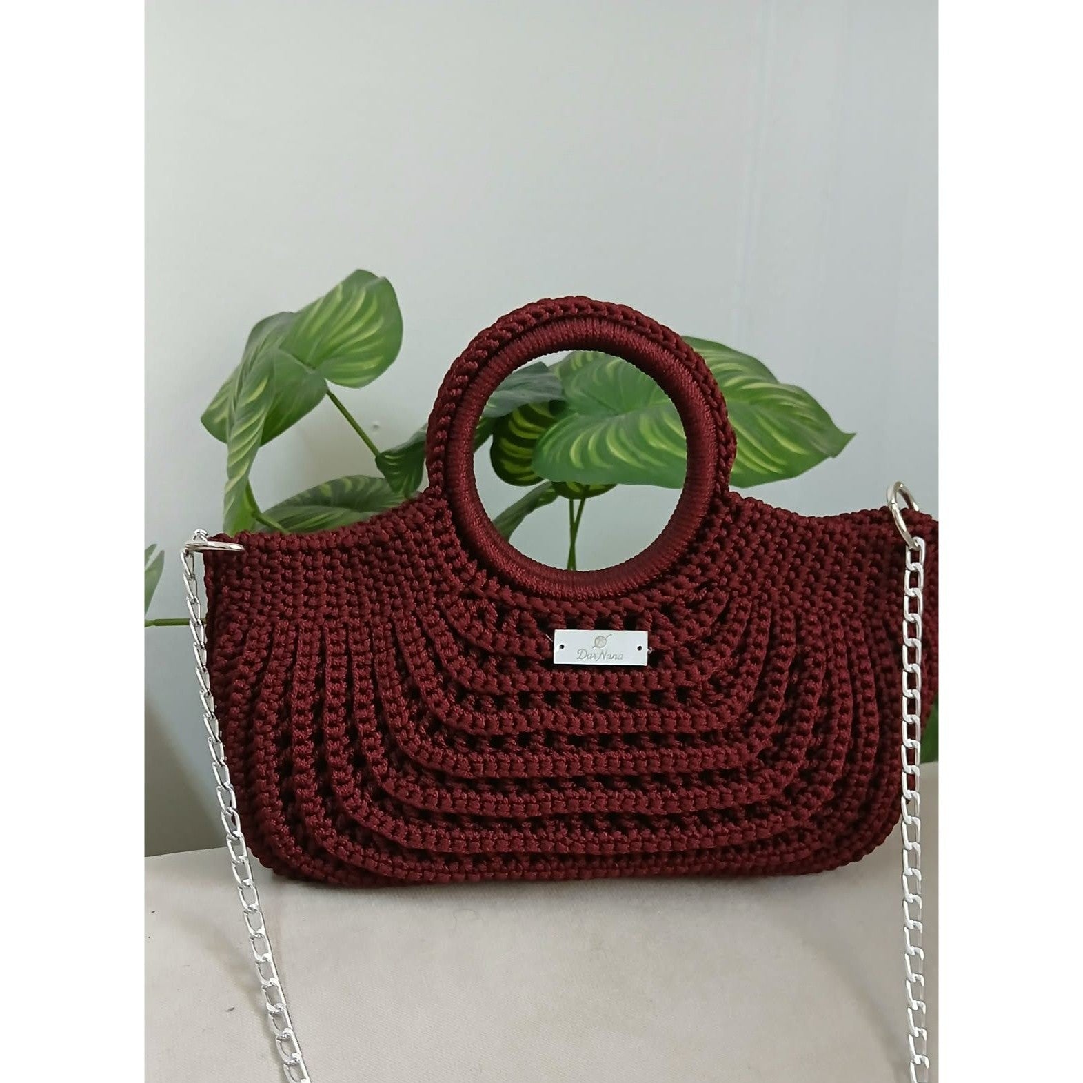 Sac bourgogne en crochet chic pour un style unique et tendance