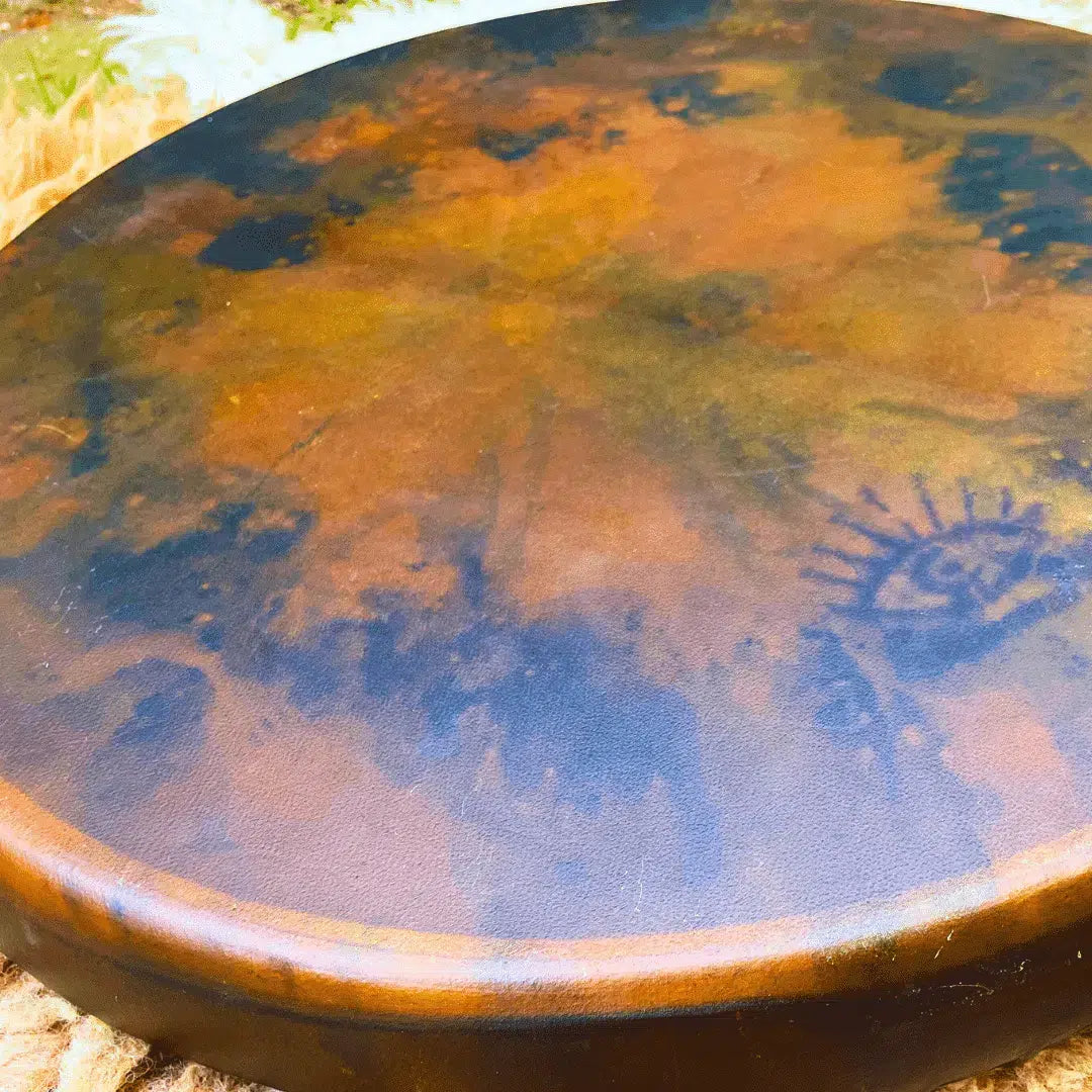 Tambour chamanique HENNA accordable (47 cm) : En peau de chèvre avec cadre en bois sculpté - Sonorité puissante et authentique