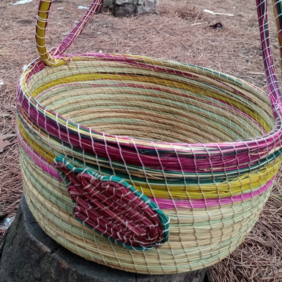 Couffin artisanal en fibres naturelles, fait main