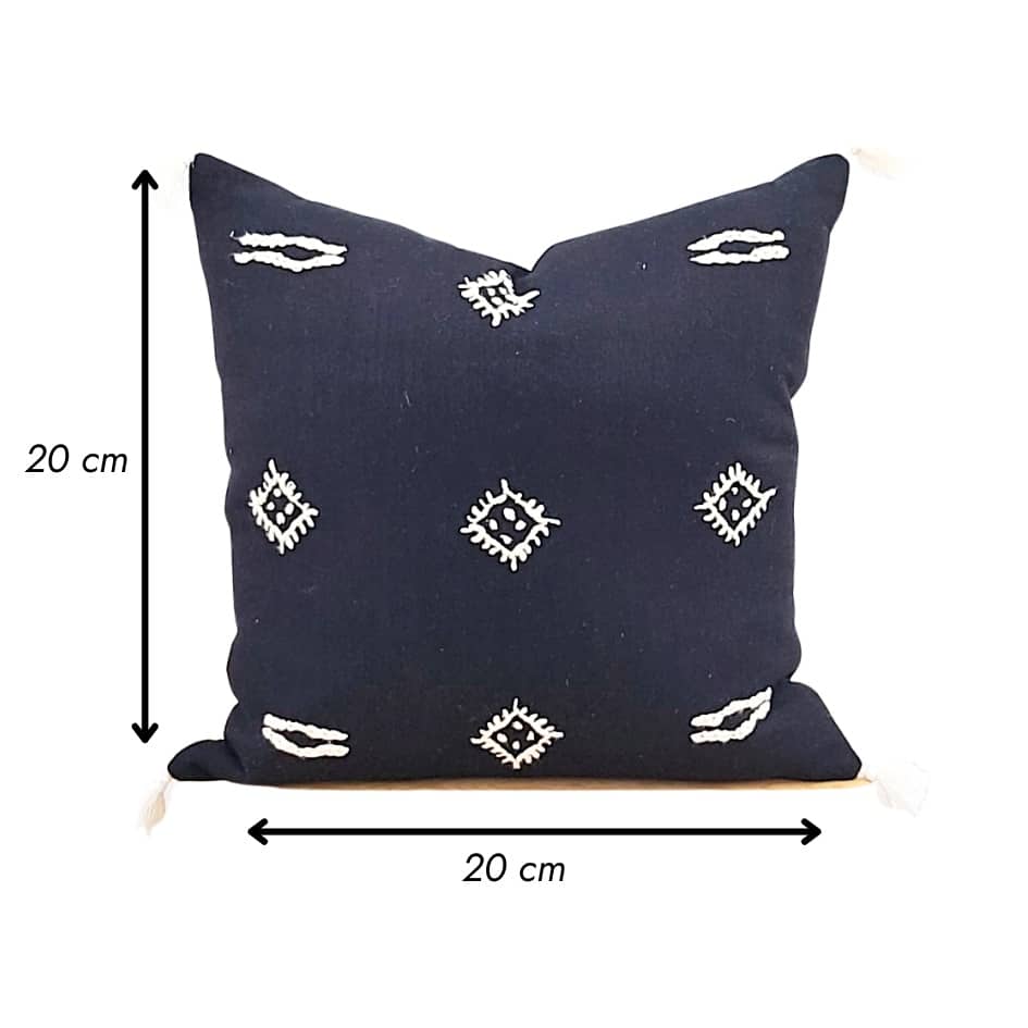Coussin Noir en Laine avec Motifs Blancs – Artisanal et Écologique