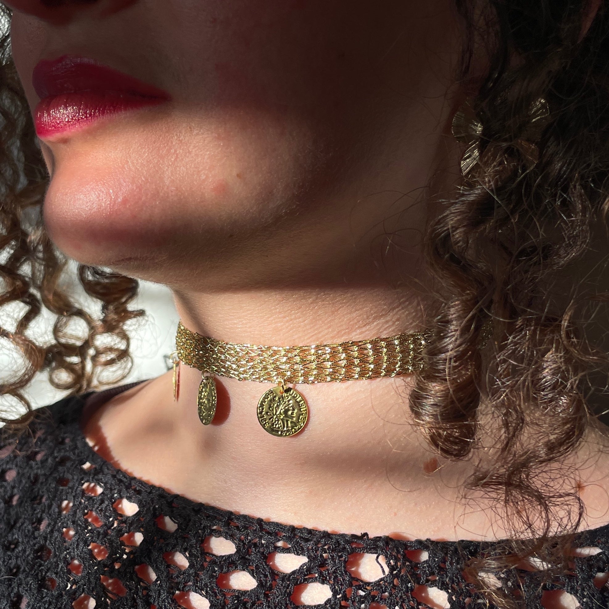 Collier artisanal doré motif lira ajustable