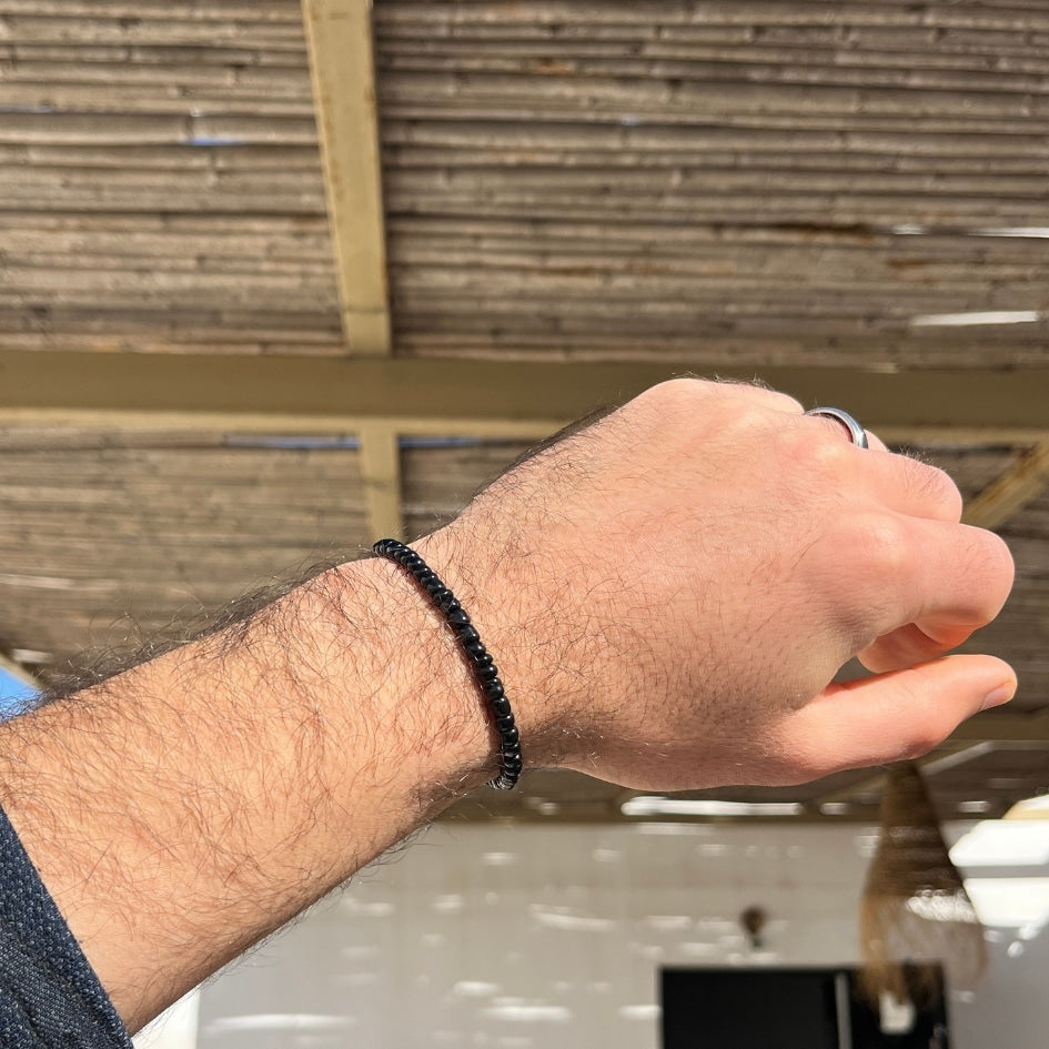 Bracelet en perles noires unisexe