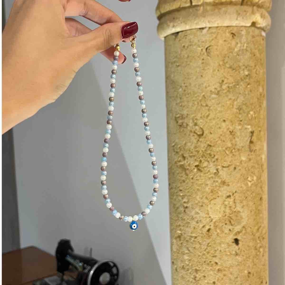 Collier perles élégant avec motif oeil pour un style unique