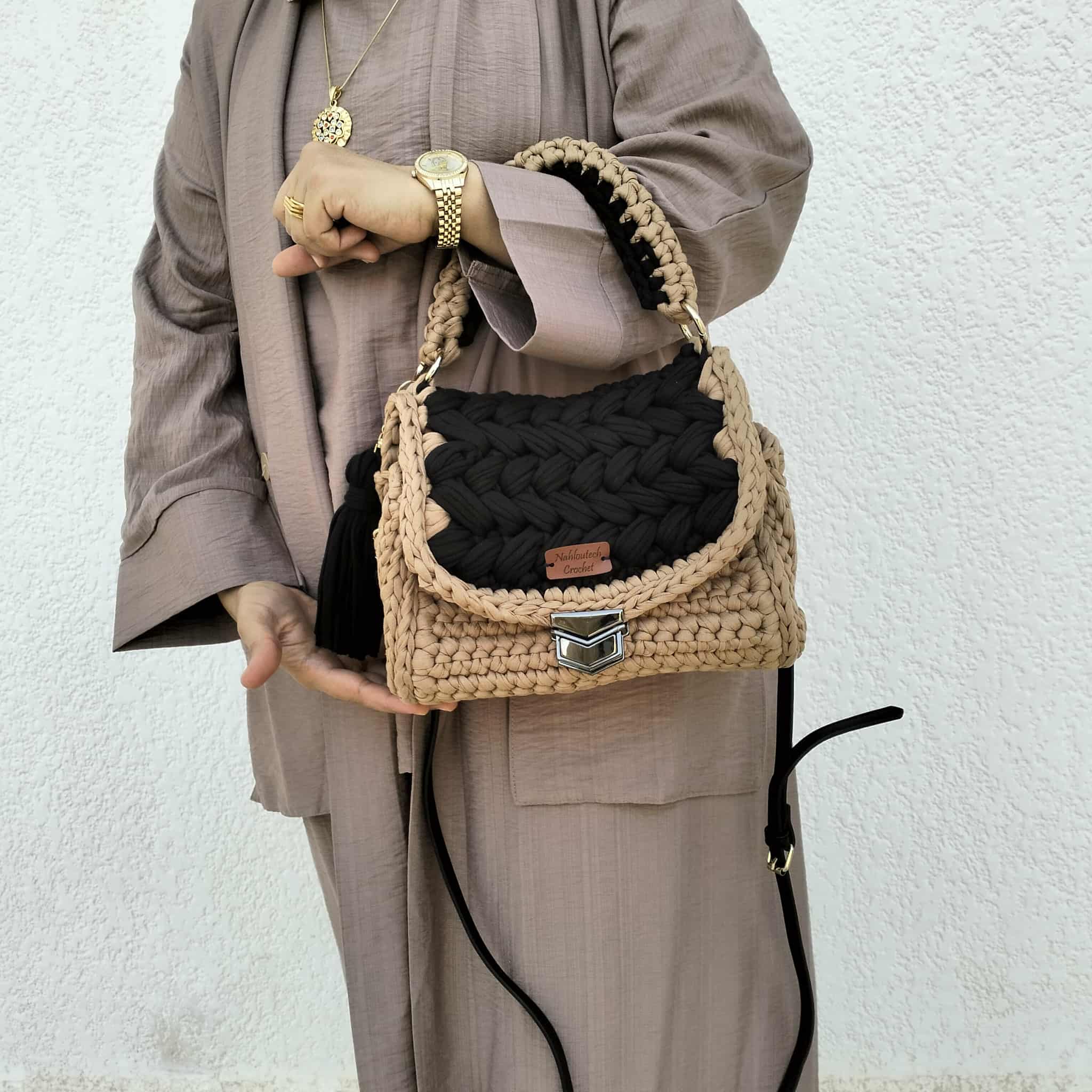Sac à Main Bicolore Marron Clair et Noir en Crochet – Fil T-Shirt & Bandoulières Cuir Noire et Métal Doré