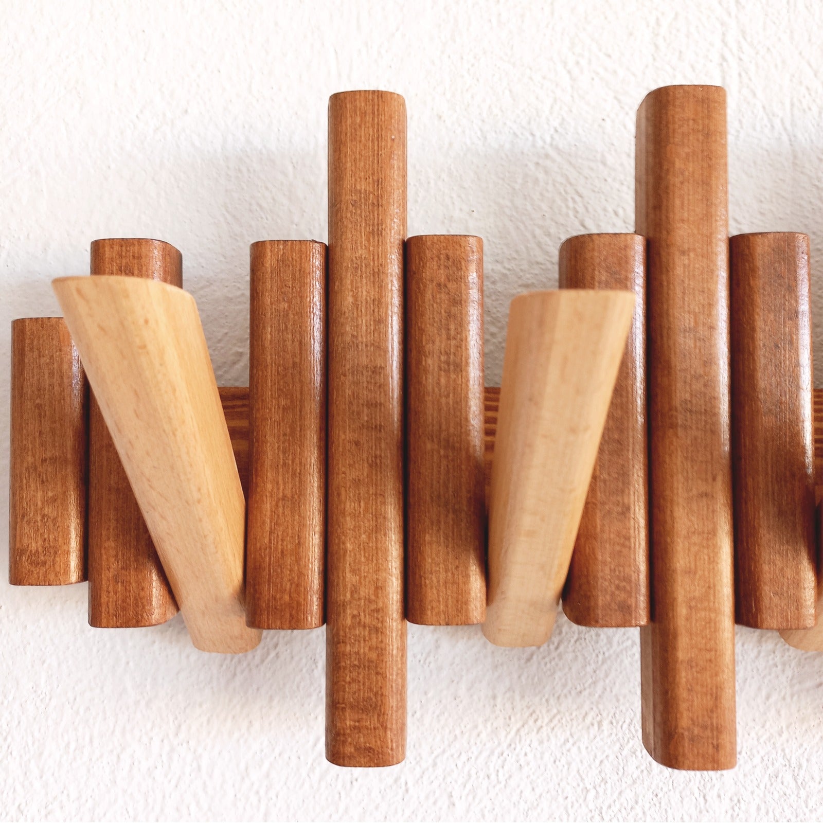 portemanteaux en bois haut de gamme pour un intérieur chaleureux